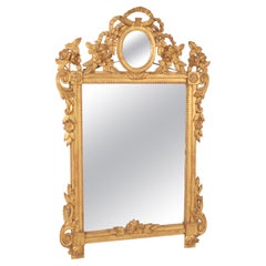 Miroir en bois doré de style néoclassique