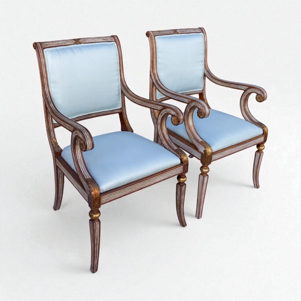 XX secolo Sedie in stile neoclassico italiano in legno intagliato e bergere dipinte - Coppia in vendita