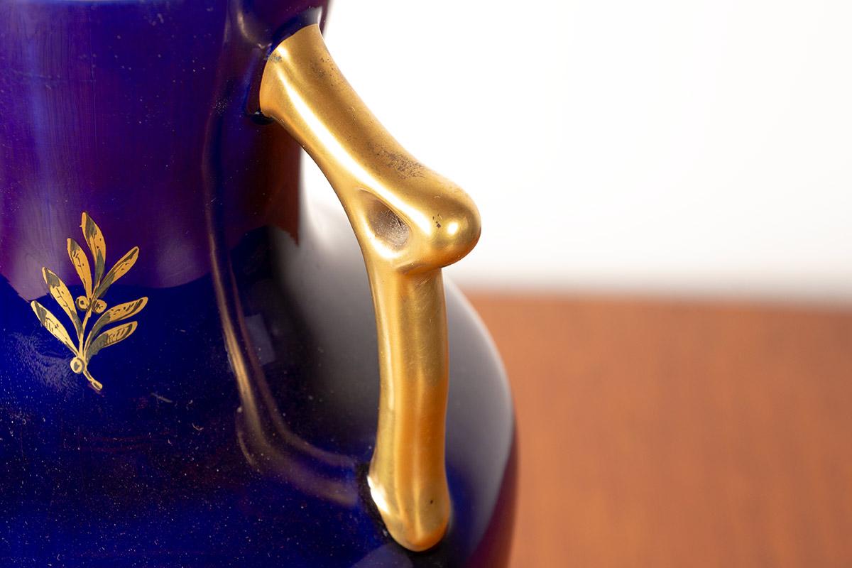 Neo-Classical style porcelain vase, cobalt blue+gold motifs, Pinon-Heuzé 1930. For Sale 1