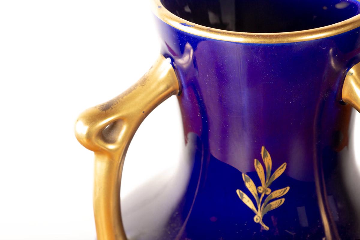 Neo-Classical style porcelain vase, cobalt blue+gold motifs, Pinon-Heuzé 1930. For Sale 2