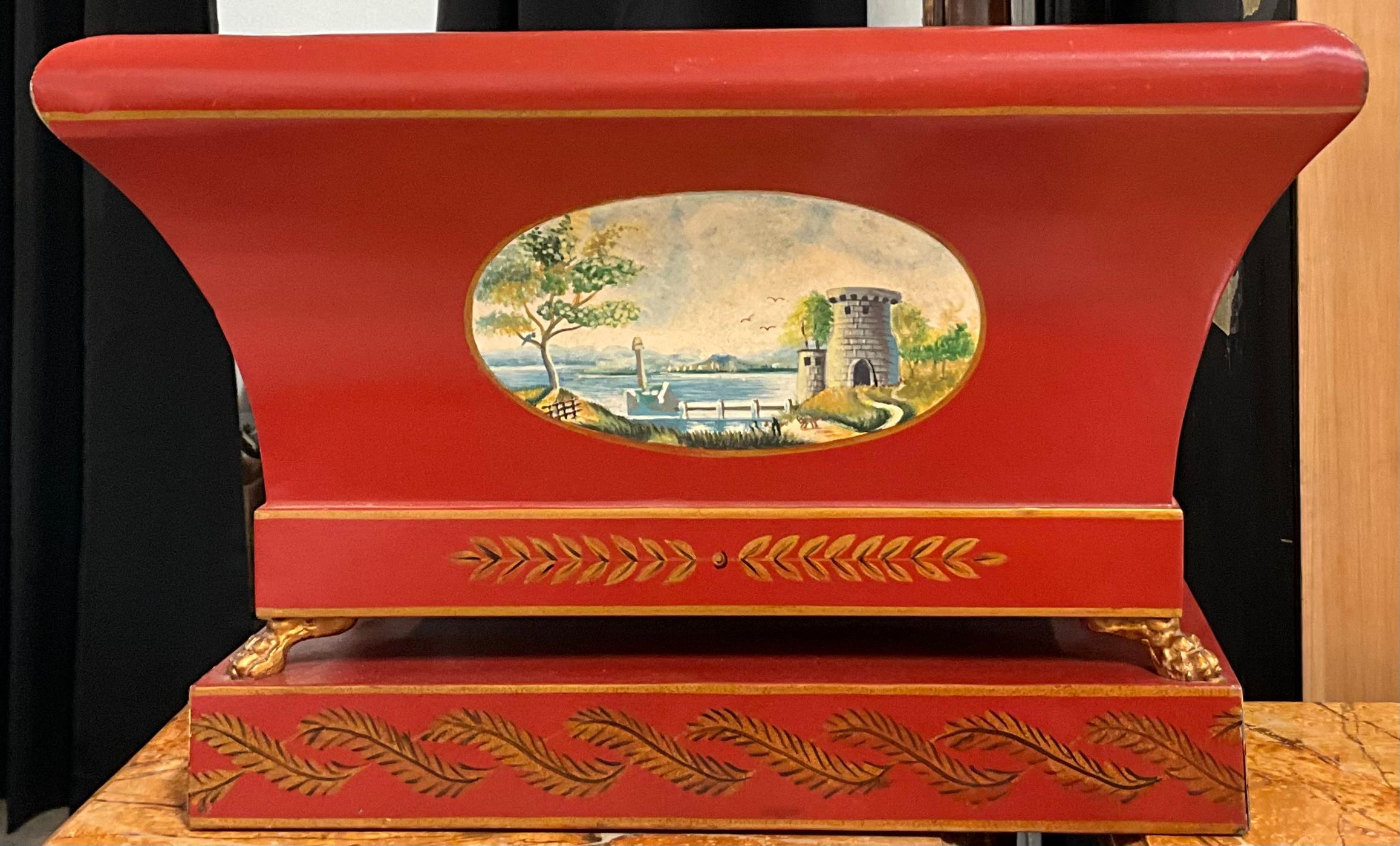 Jardinière / Cache-pot / Urne en tôle rouge et dorée de style néo-classique de Maitland-Smith Bon état - En vente à Kennesaw, GA