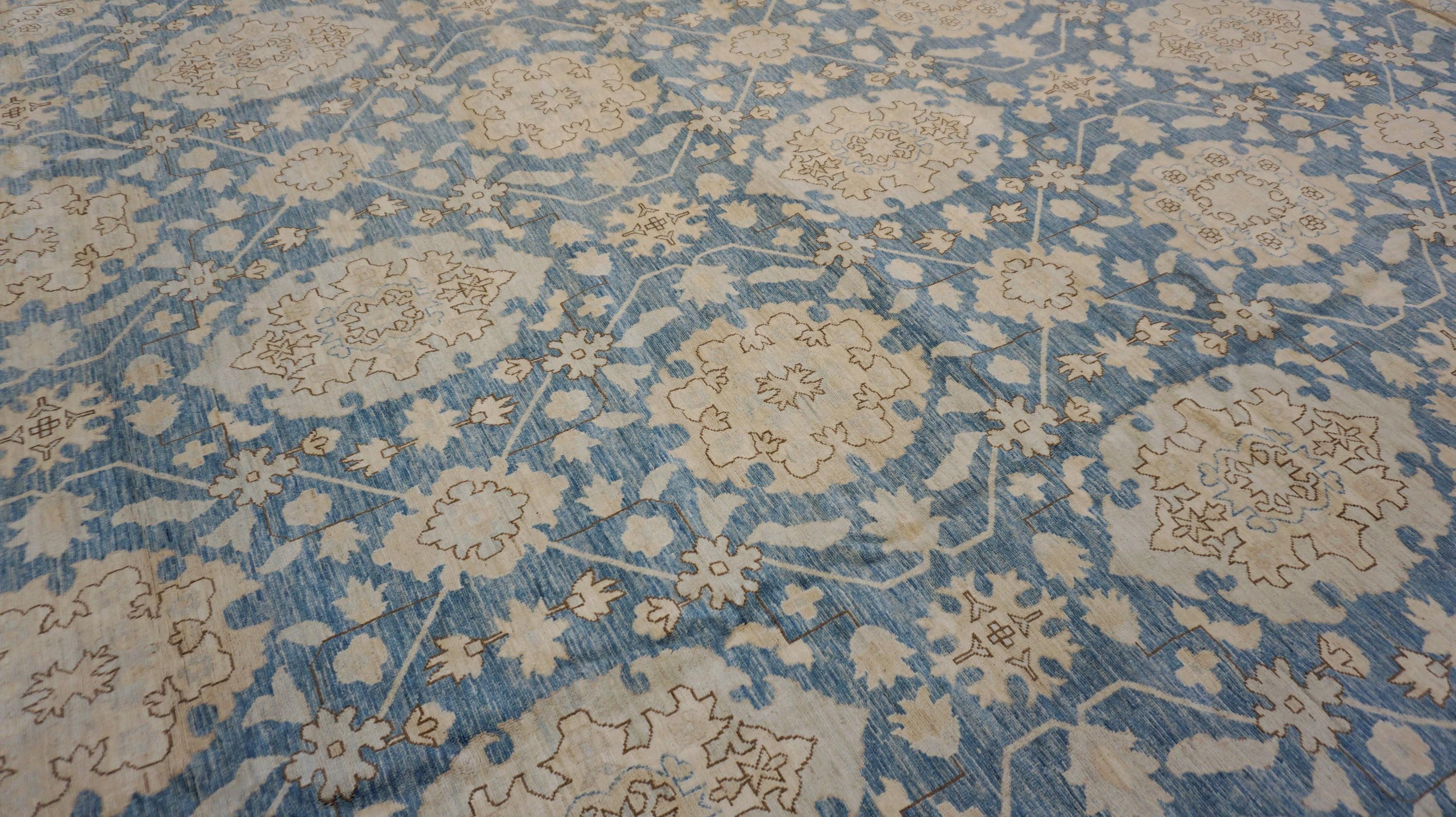 Neoclassico Neo-Classical Tabriz Pattern Blue and Ivory Wool Rug 12'4''x17'9'' in vendita