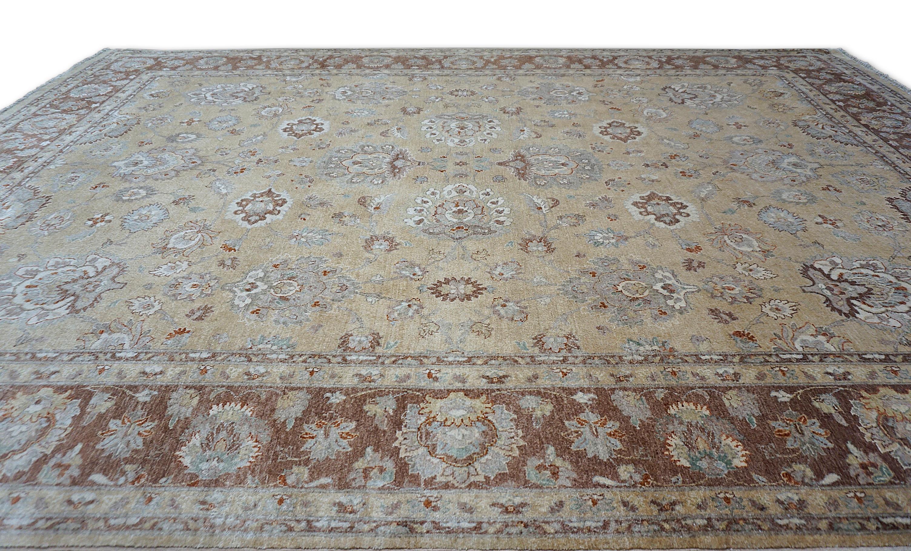 Noué à la main Neo-Classical Tan with Camel and Chestnut Border Wool Rug 8'11''x12'2'' en vente