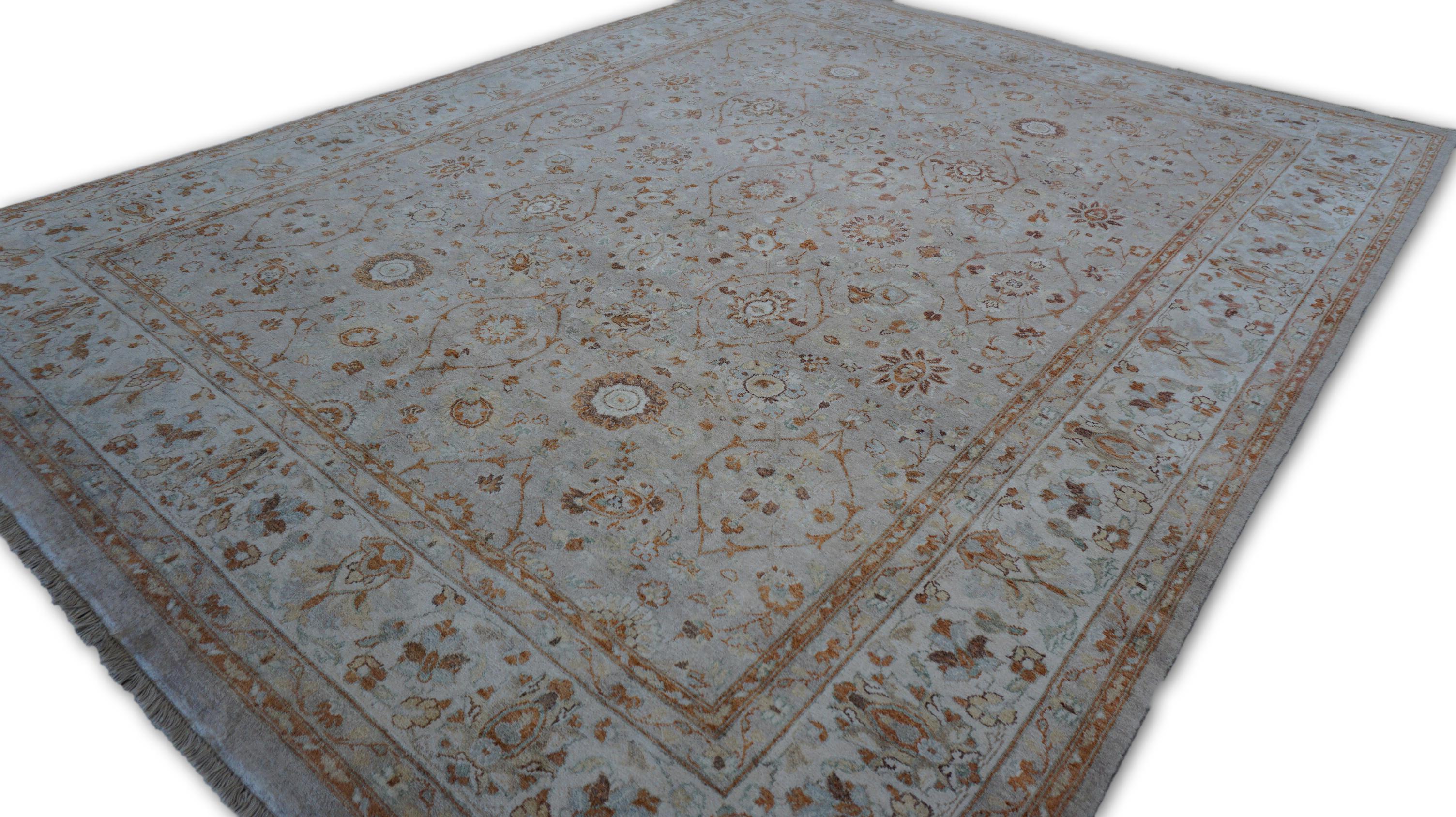 Tapis en laine Neo Classical Warm Neutral with Rust 7'9''x10'' (Neo classique, chaud et neutre avec rouille) en vente 2