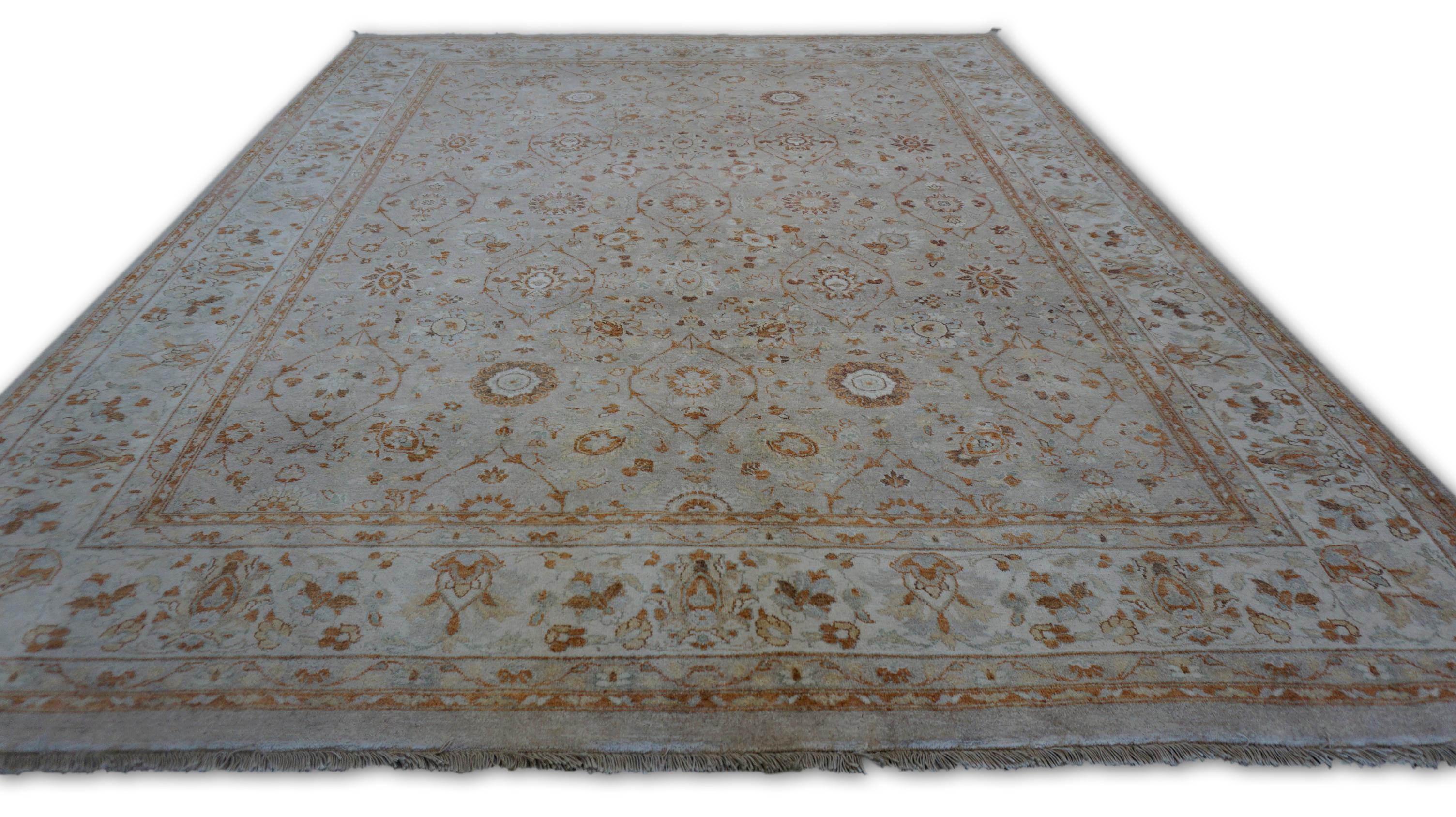 Tapis en laine Neo Classical Warm Neutral with Rust 7'9''x10'' (Neo classique, chaud et neutre avec rouille) en vente 3