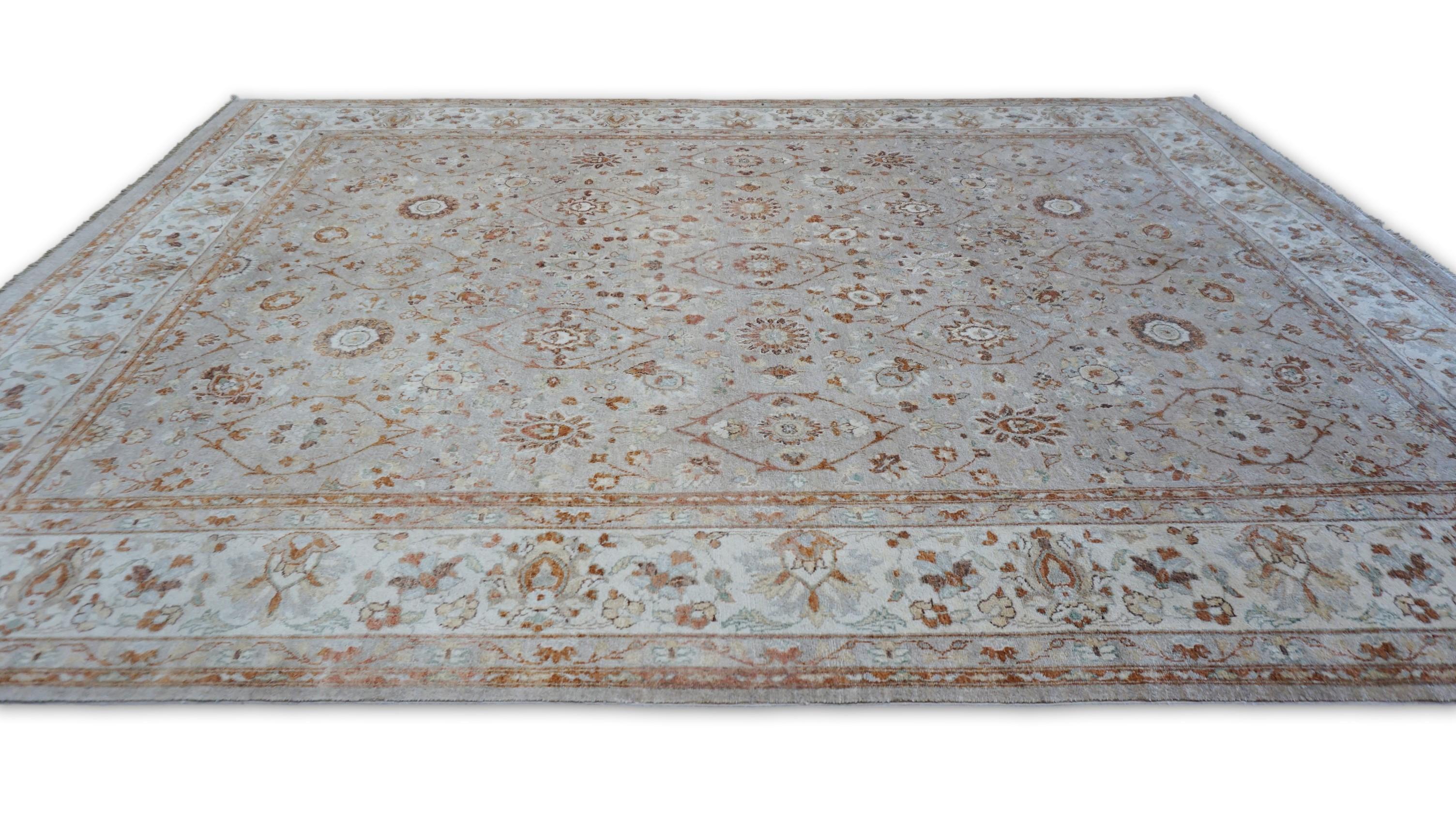 Tapis en laine Neo Classical Warm Neutral with Rust 7'9''x10'' (Neo classique, chaud et neutre avec rouille) Neuf - En vente à Torrance, CA