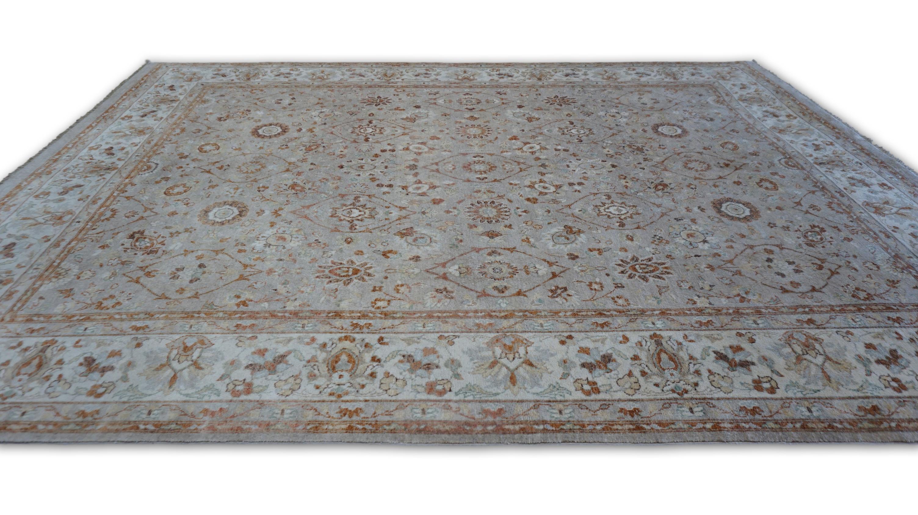 XXIe siècle et contemporain Tapis en laine Neo Classical Warm Neutral with Rust 7'9''x10'' (Neo classique, chaud et neutre avec rouille) en vente