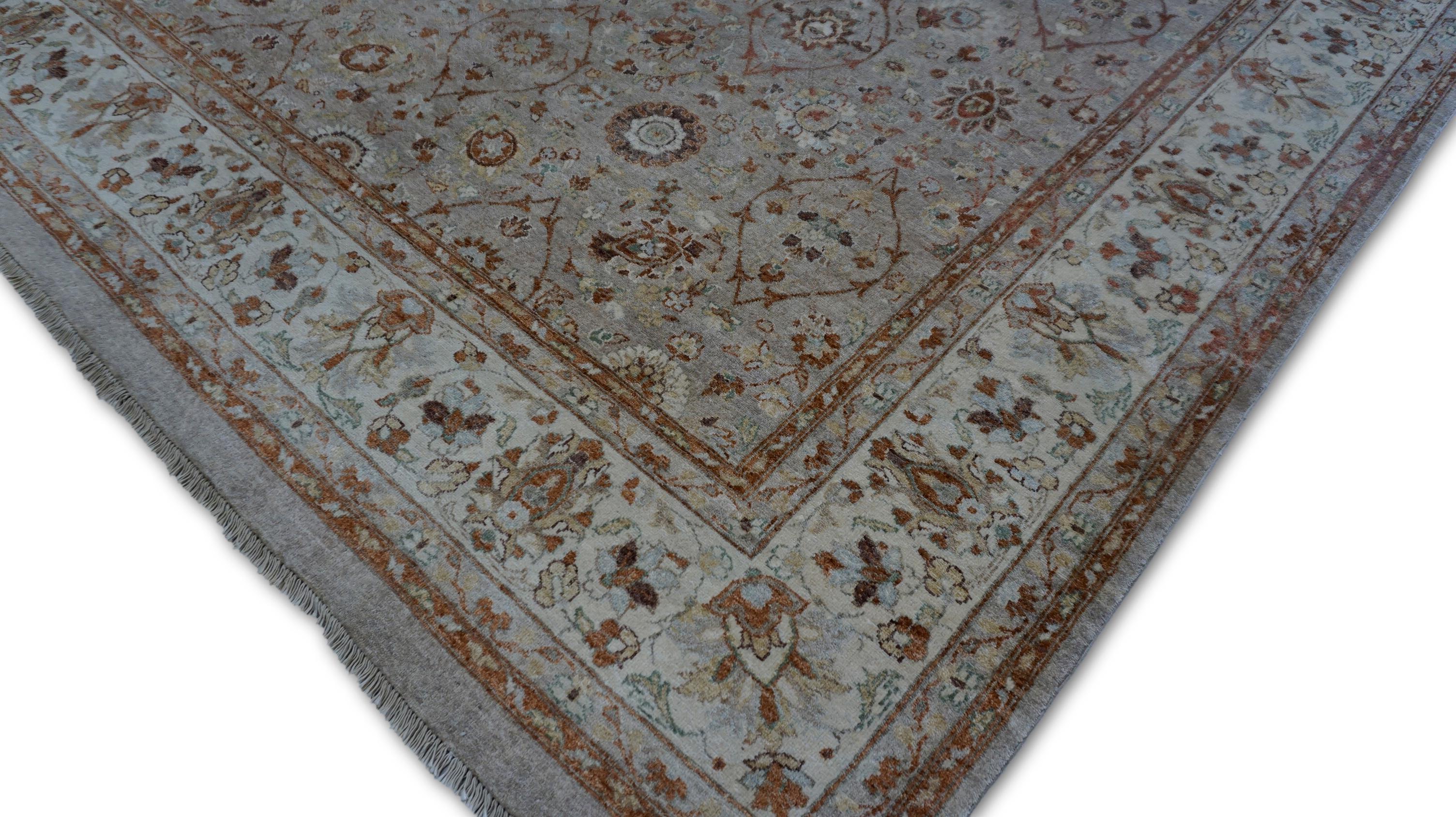 Laine Tapis en laine Neo Classical Warm Neutral with Rust 7'9''x10'' (Neo classique, chaud et neutre avec rouille) en vente