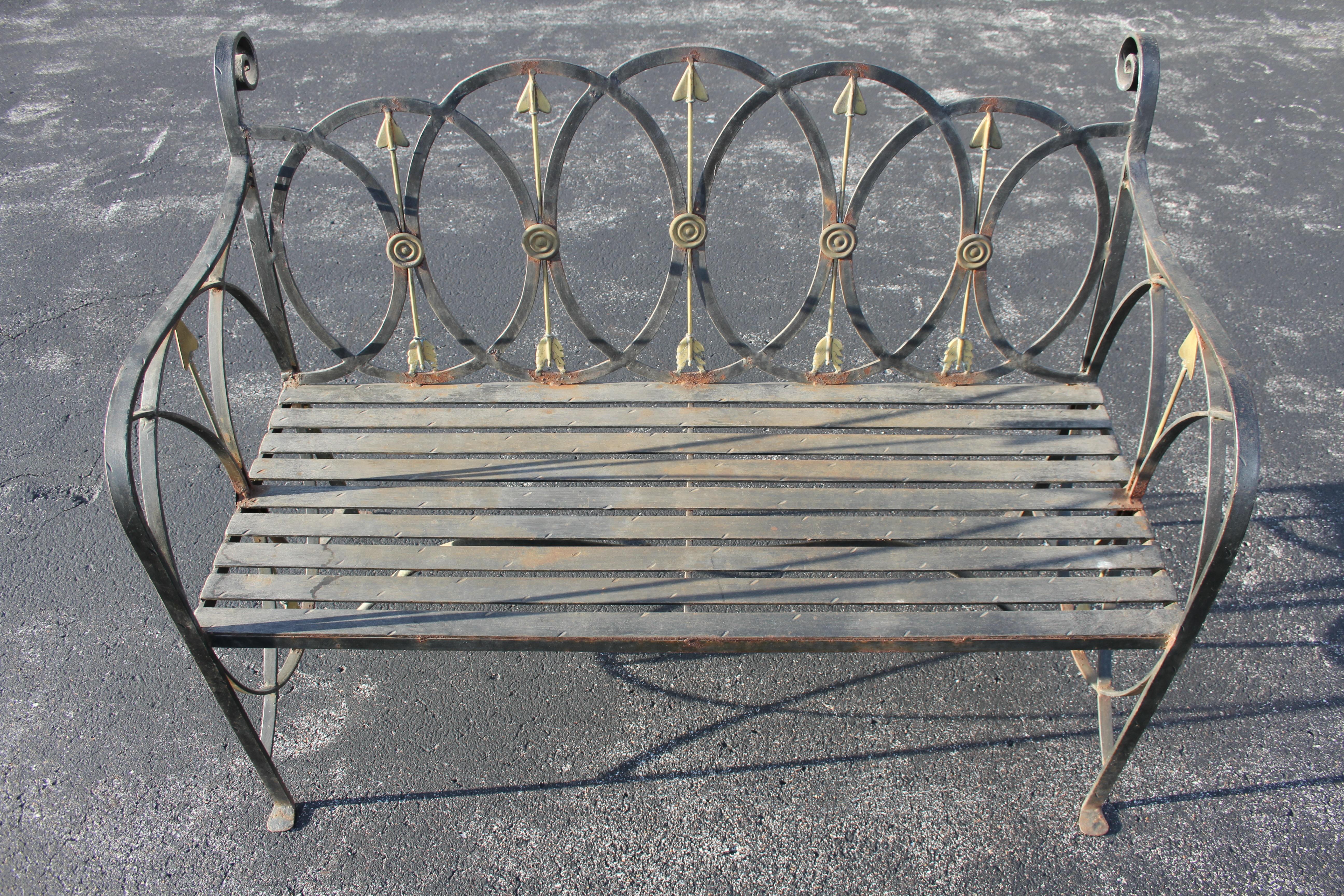 Mid-20th Century Neo-Classical Wrought Iron Garden Patio Bench or Settee with Stylized Arrows For Sale