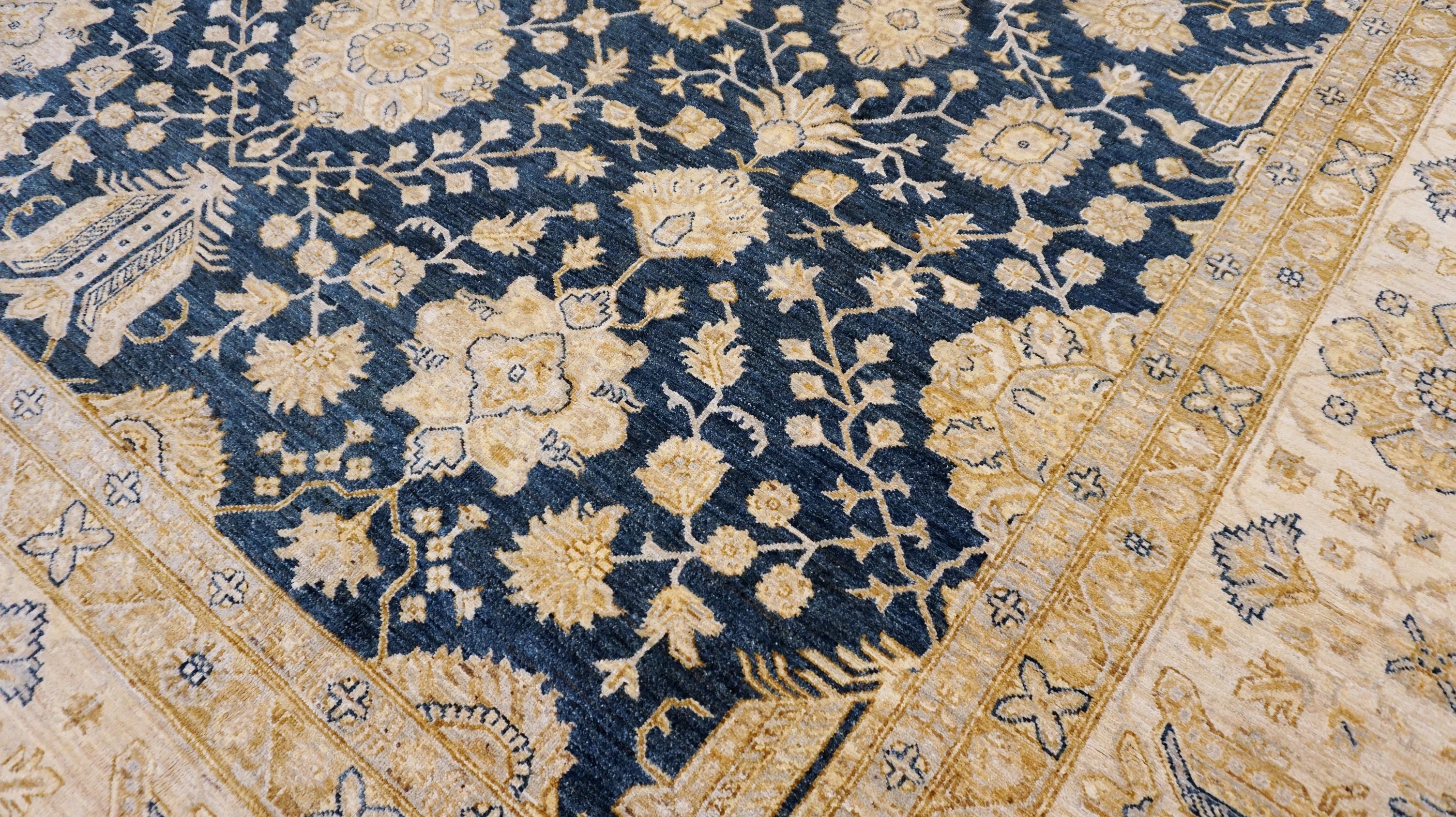 Neoklassizistischer Wollteppich mit Zigler-Muster in Blau und Gold und Beige 12'1''x15'3'' im Angebot 2