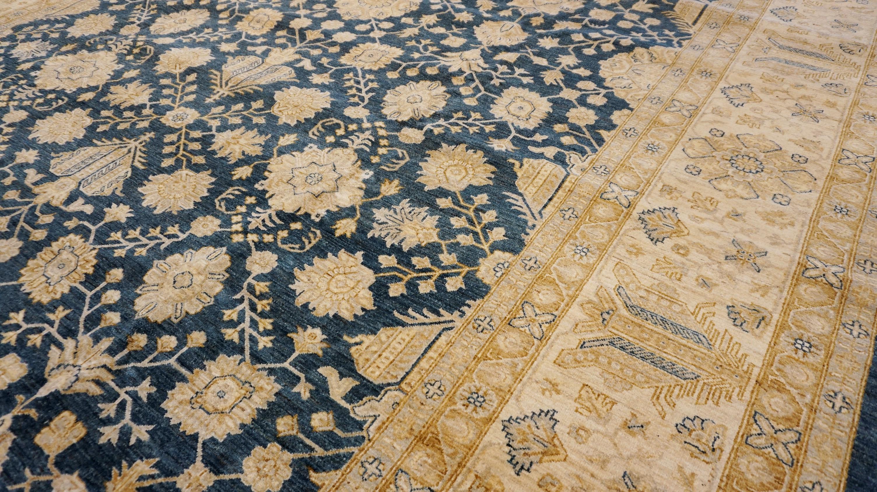 Neoklassizistischer Wollteppich mit Zigler-Muster in Blau und Gold und Beige 12'1''x15'3'' im Angebot 3