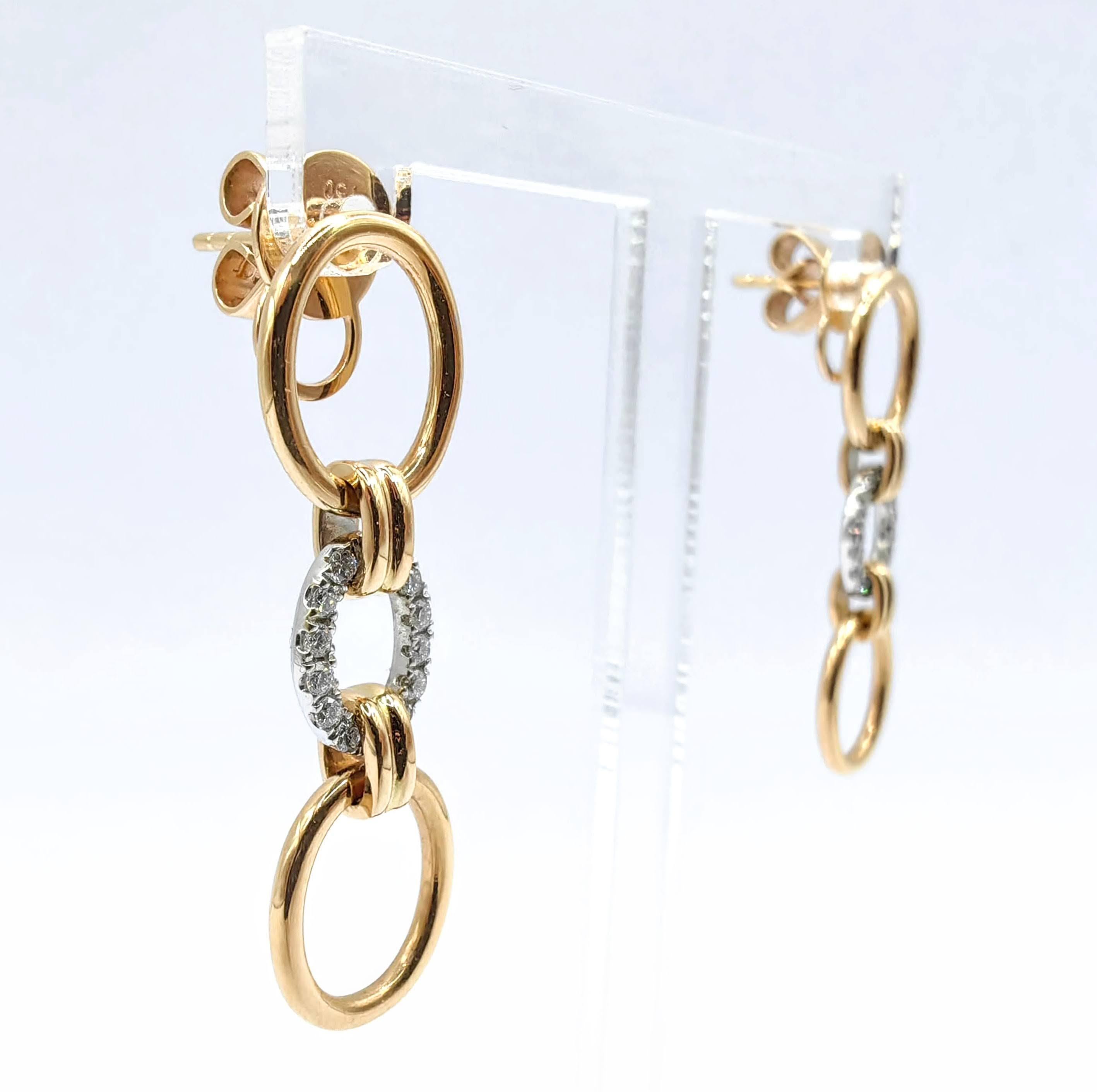 Contemporain Boucles d'oreilles pendantes néo-déco en or rose et blanc 18K avec maillons ovales et pavés de diamants ronds en vente