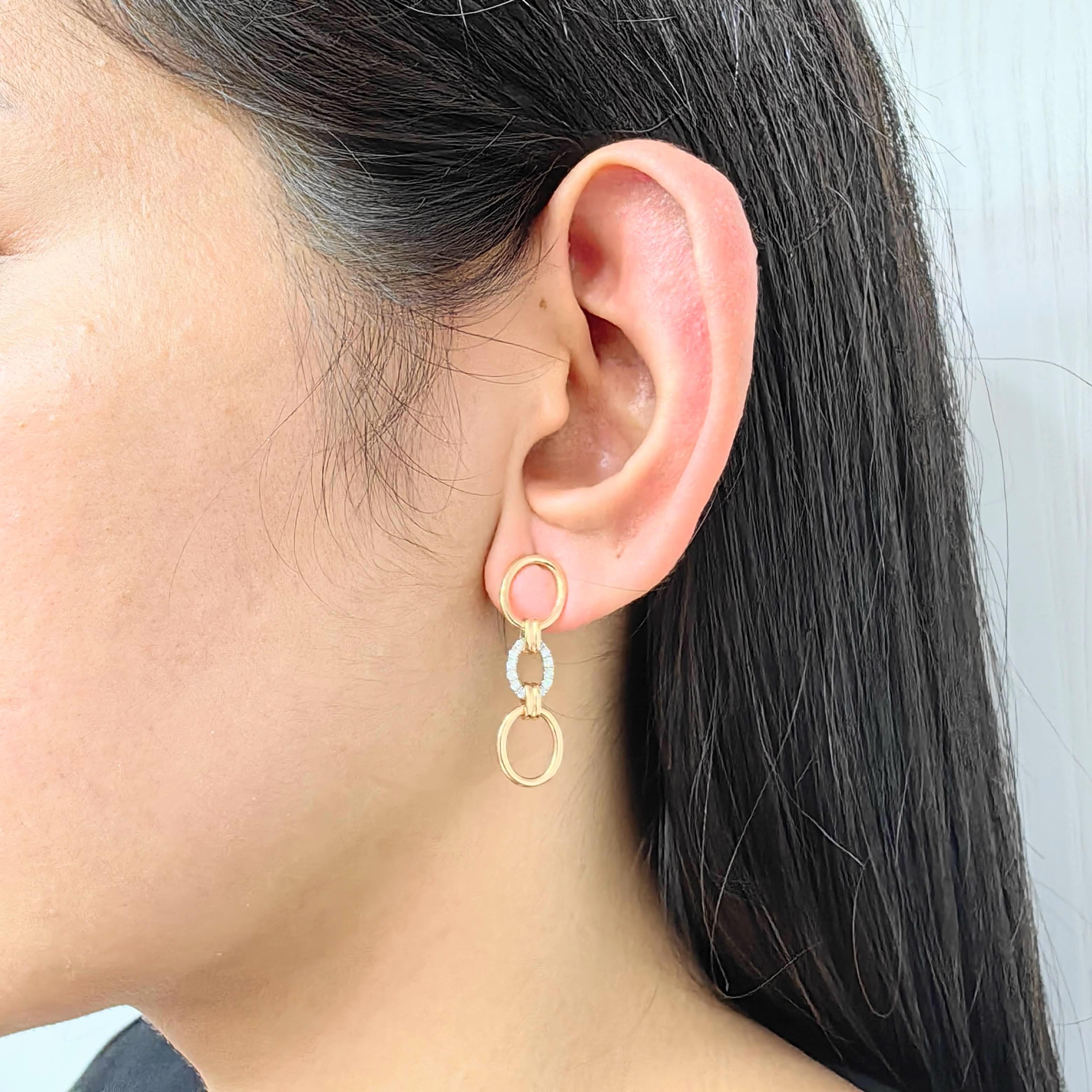 Boucles d'oreilles pendantes néo-déco en or rose et blanc 18K avec maillons ovales et pavés de diamants ronds Pour femmes en vente
