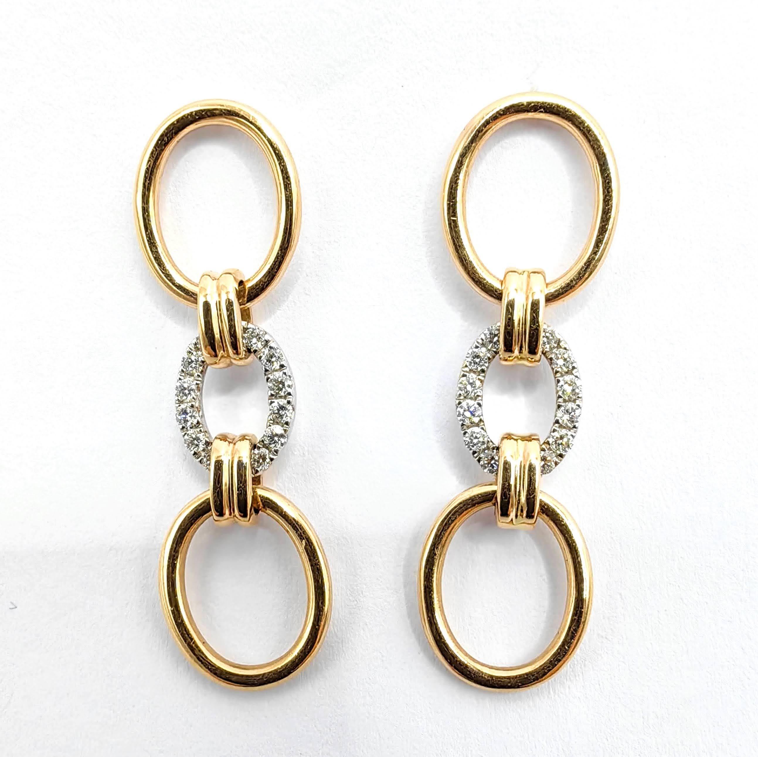 Boucles d'oreilles pendantes néo-déco en or rose et blanc 18K avec maillons ovales et pavés de diamants ronds en vente 1