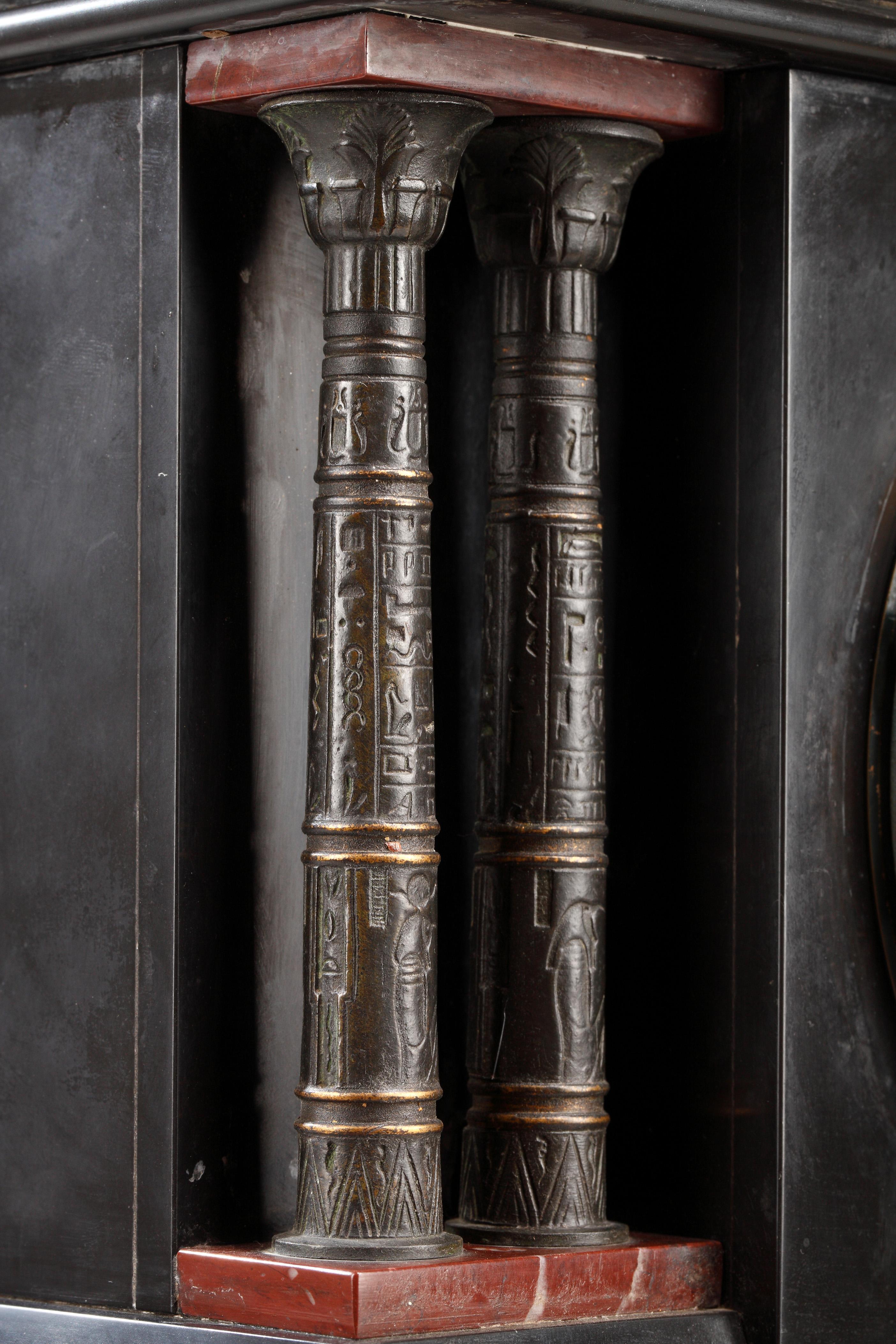 Neo-Egyptian Bronze and Marble Clock Attributed to G.Servant, France, Circa 1870 In Good Condition For Sale In PARIS, FR