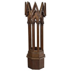 Neogotisches achteckiges Pedestal / Stand / Architekturmodell aus dem 19.