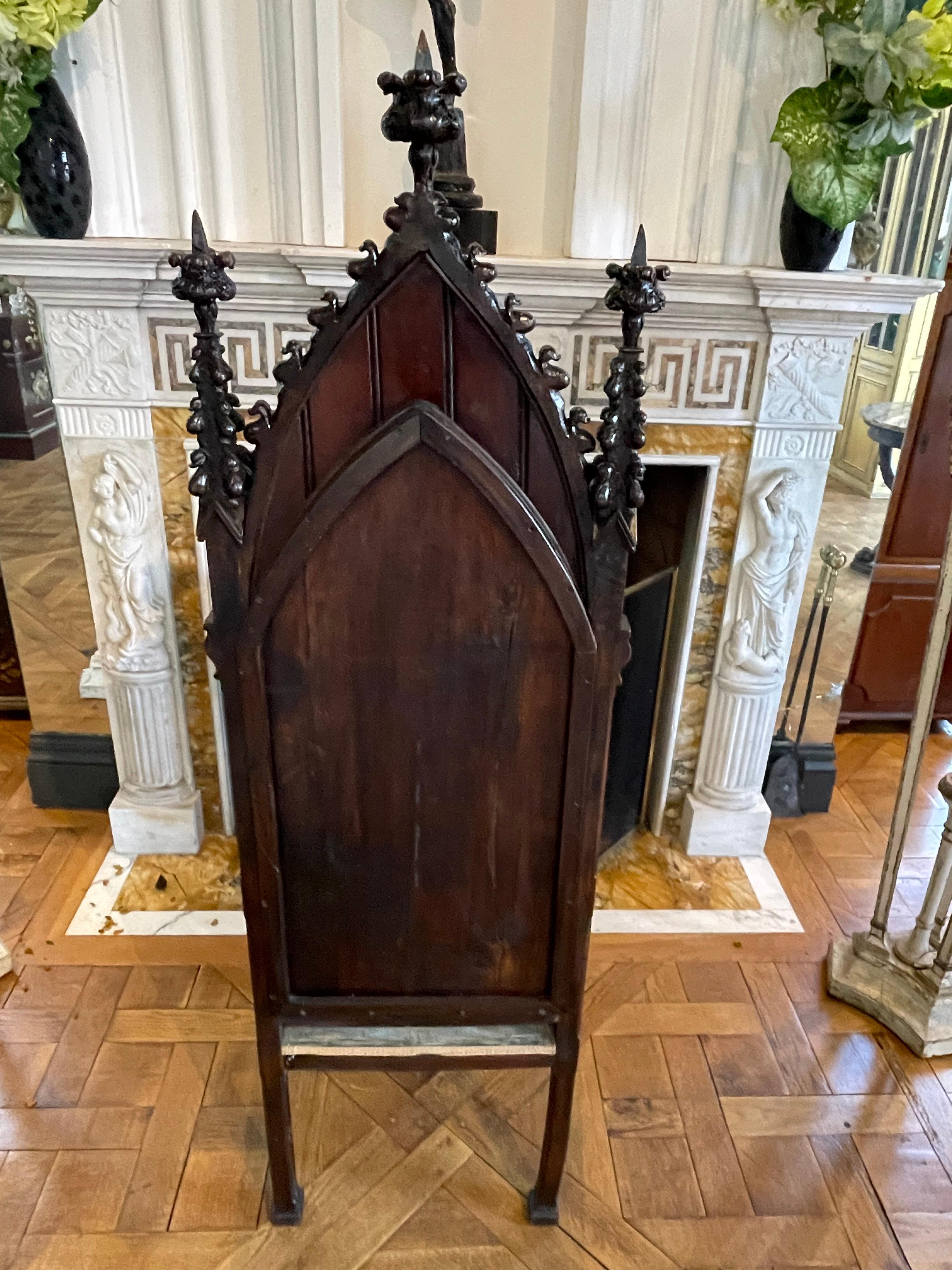 Neo-Gothic-Sessel (Englisch)