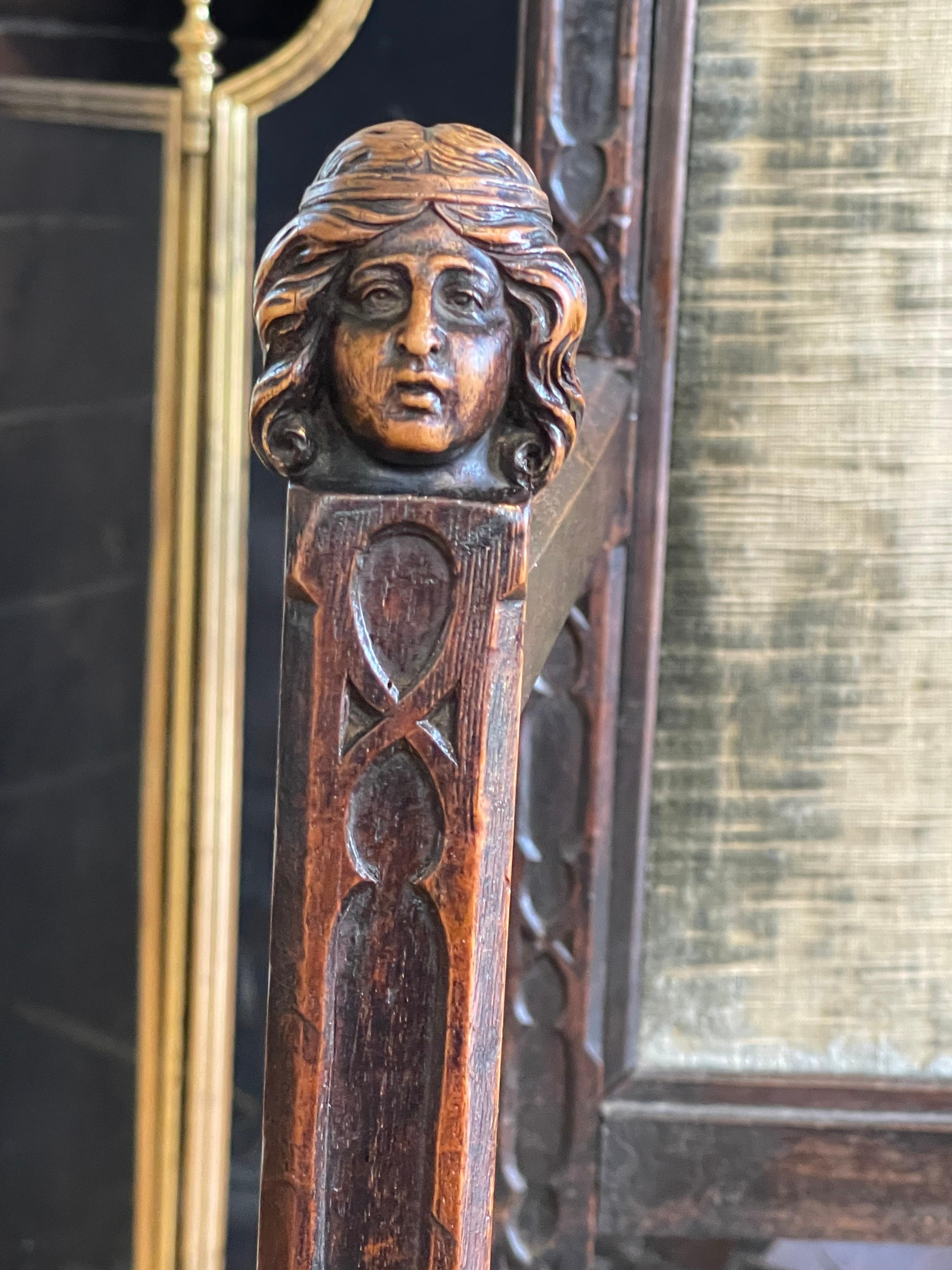 Neo-Gothic-Sessel (Walnuss)