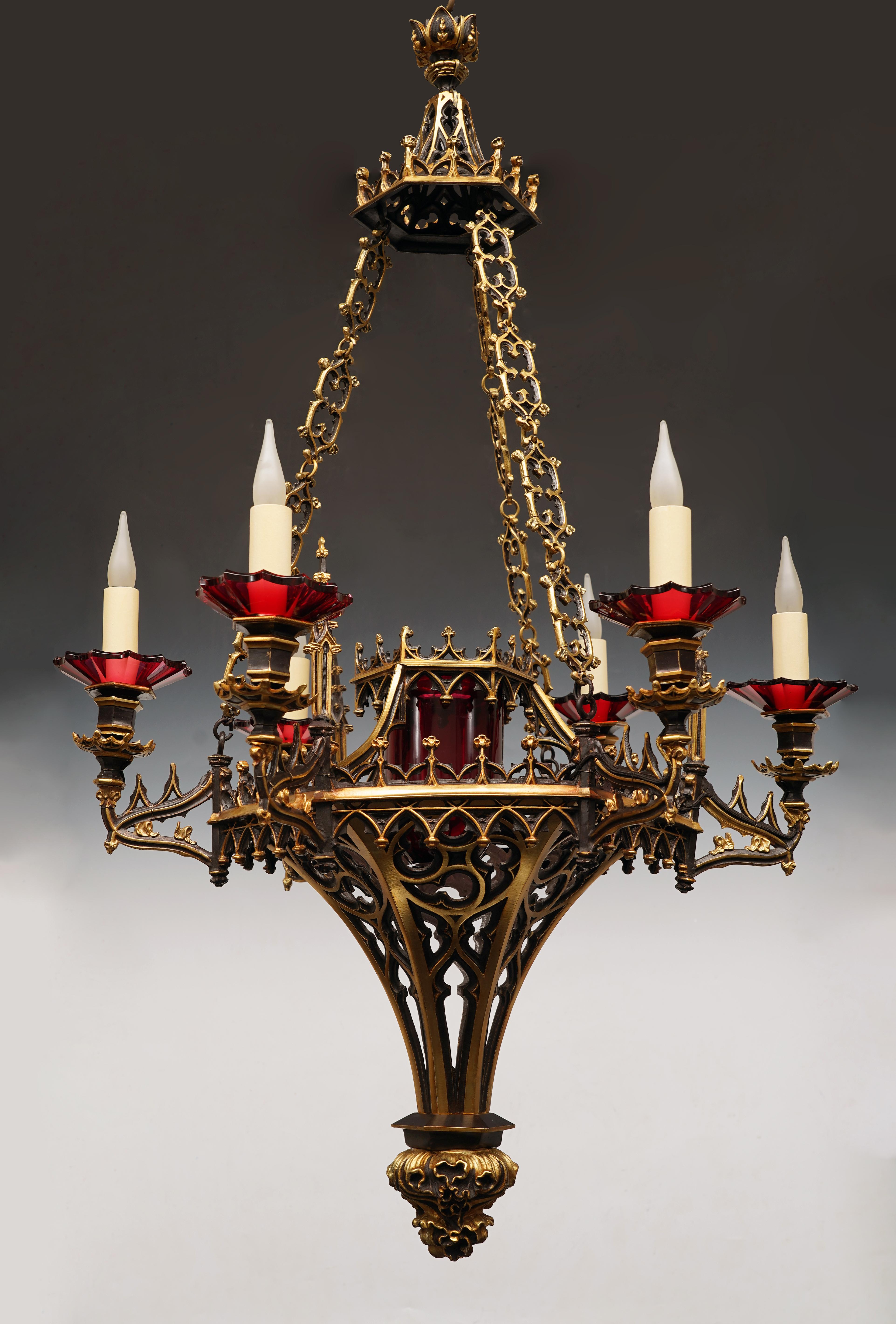 Neogotischer Bronze-Kronleuchter, Frankreich, um 1860 (Neugotik) im Angebot