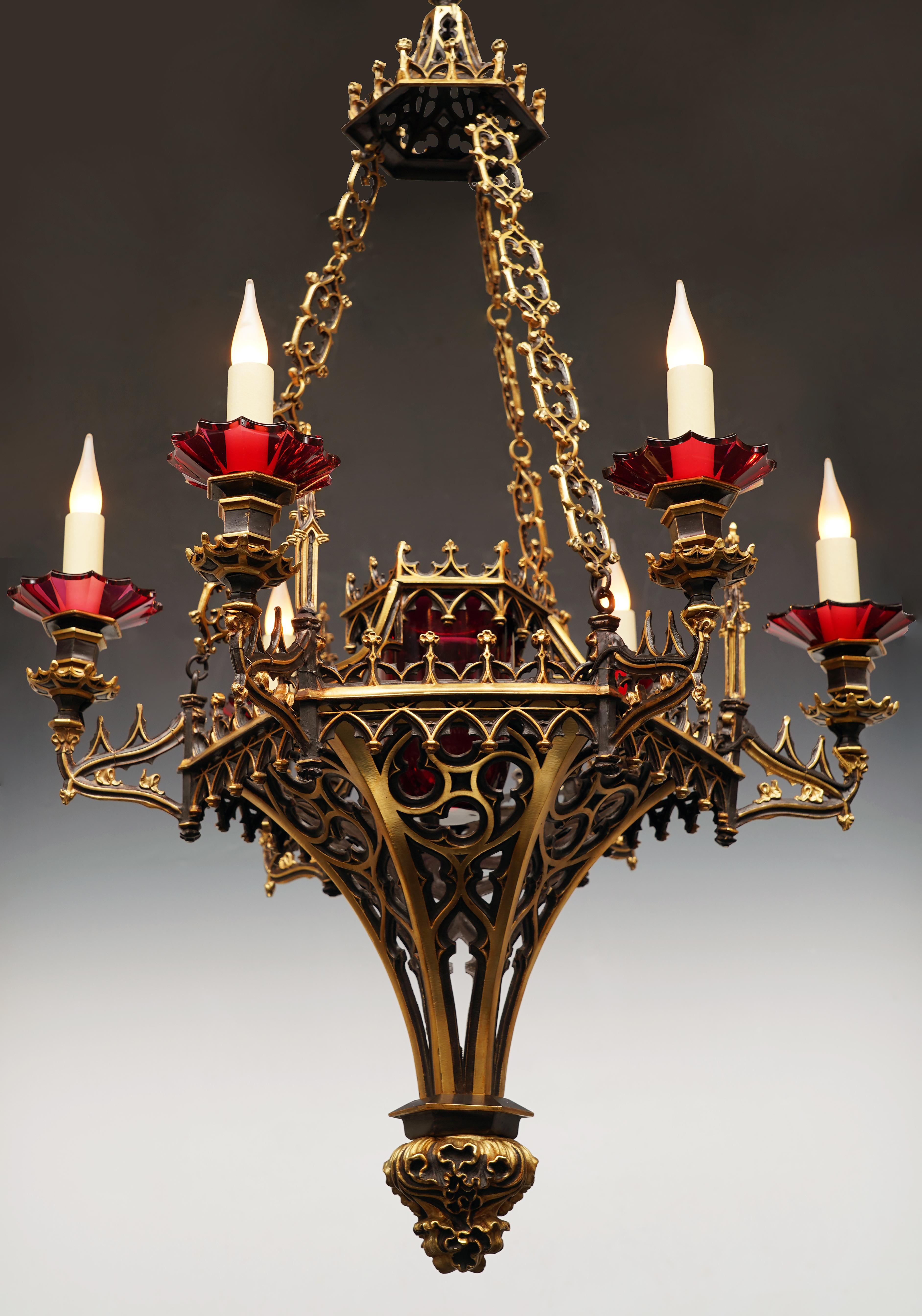 Neogotischer Bronze-Kronleuchter, Frankreich, um 1860 (Französisch) im Angebot
