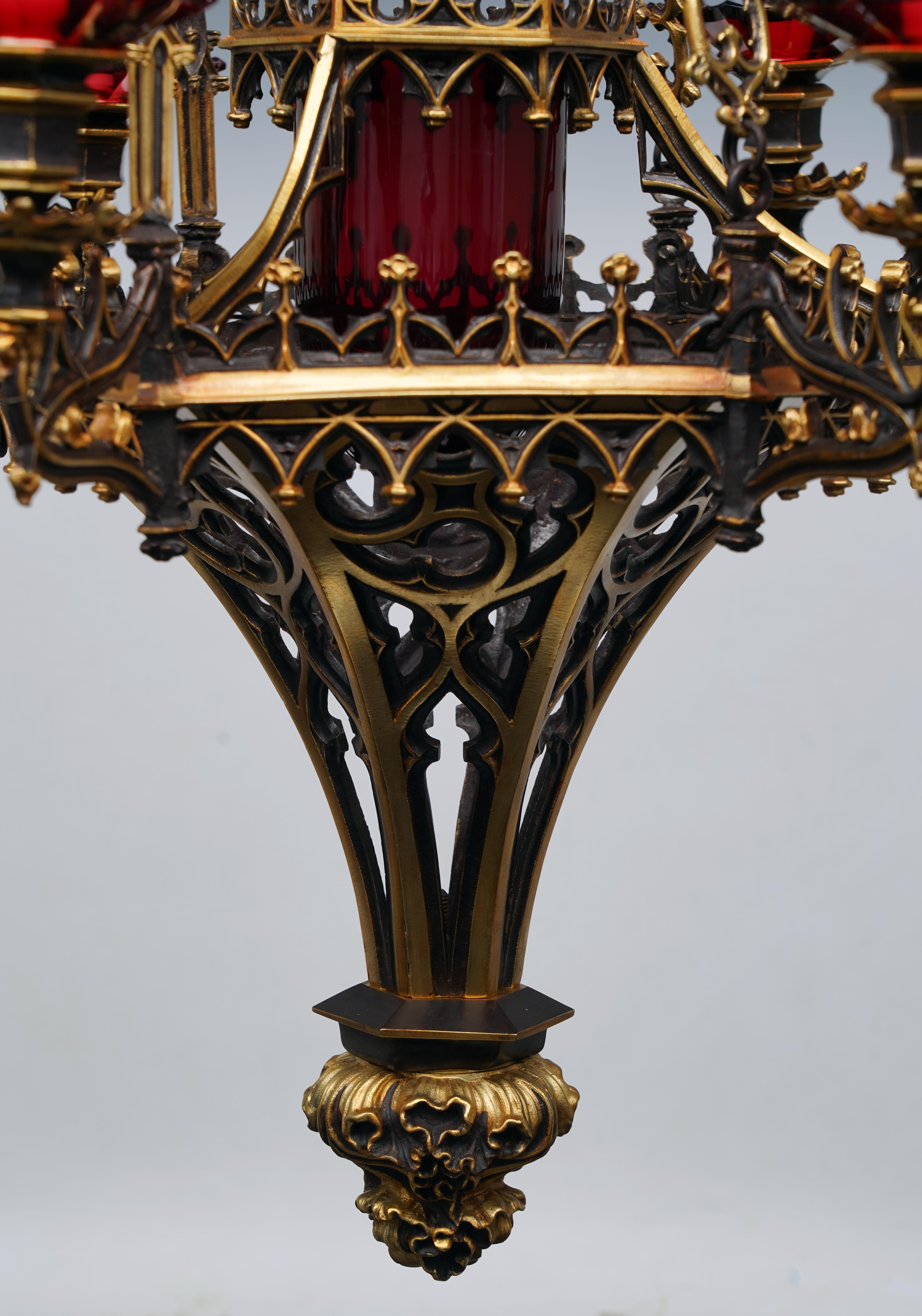 Neogotischer Bronze-Kronleuchter, Frankreich, um 1860 im Zustand „Gut“ im Angebot in PARIS, FR