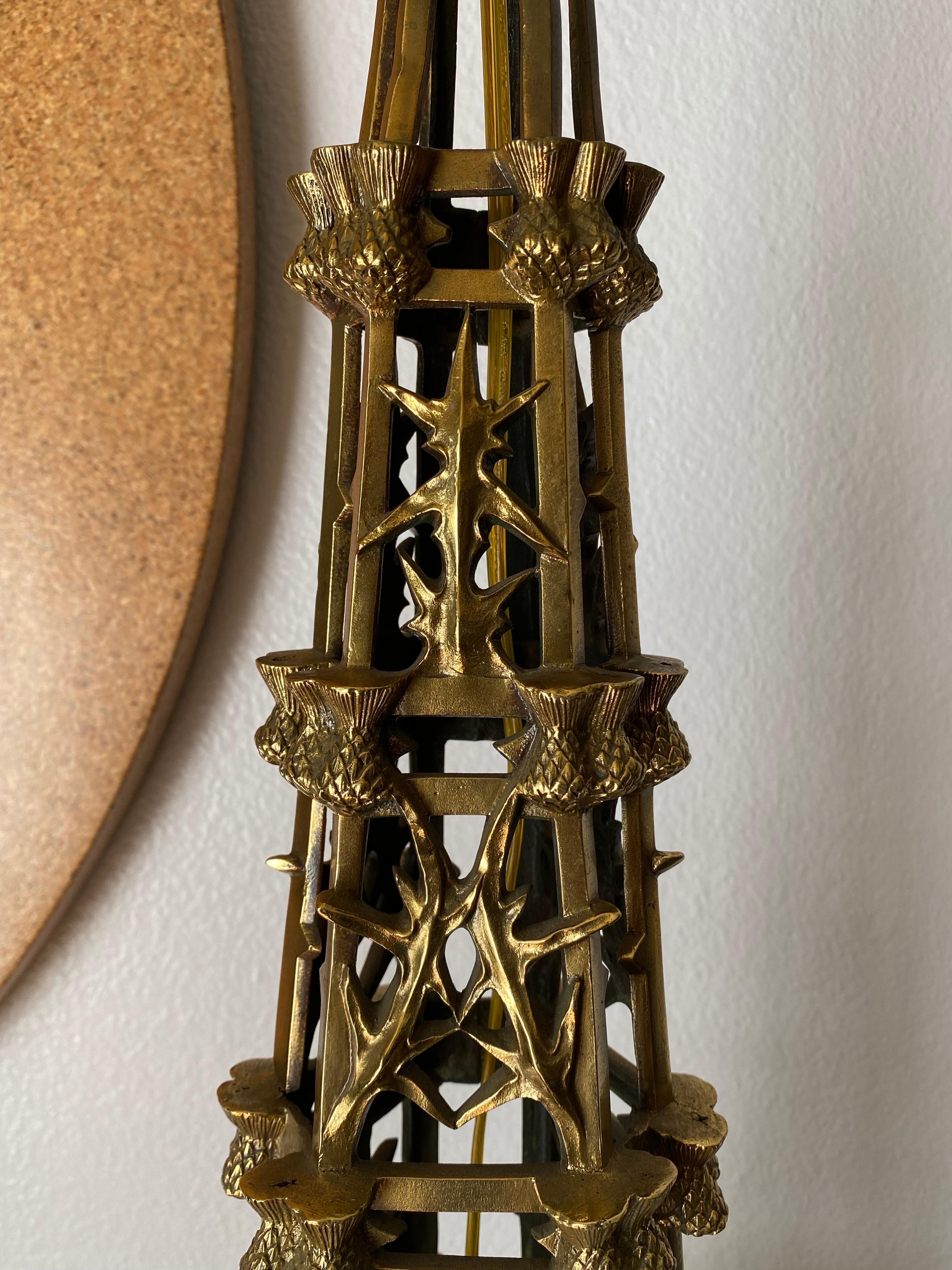 Neogotische Bronzelampe im Angebot 2