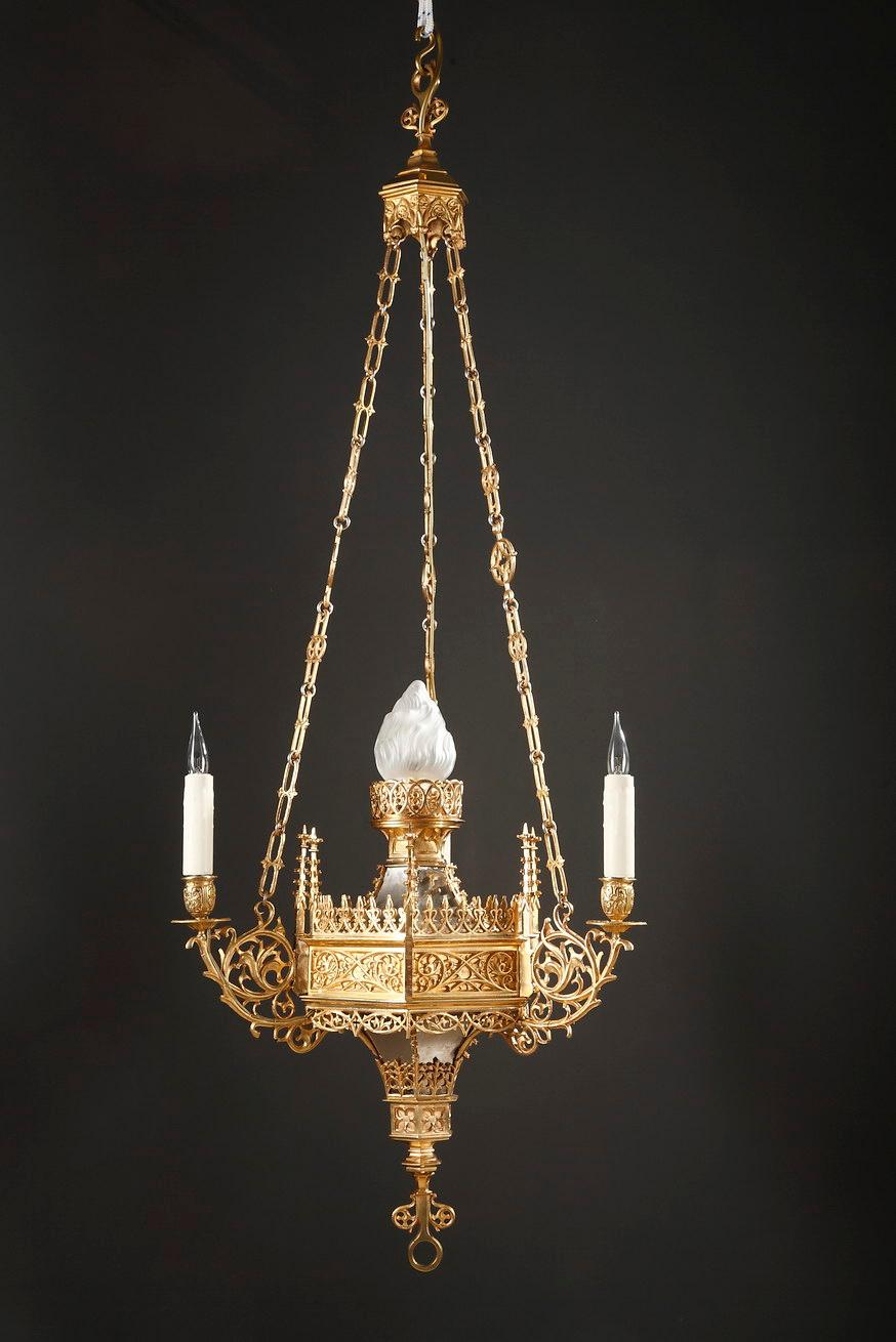 A three-light arms and a centering light Gothic style chandelier attributed to F. Barbedienne, made in pierced and gilded bronze, with fine silvered metal plaques. Beautifully adorned with pinnacles, acanthuses, lilies and some further pierced