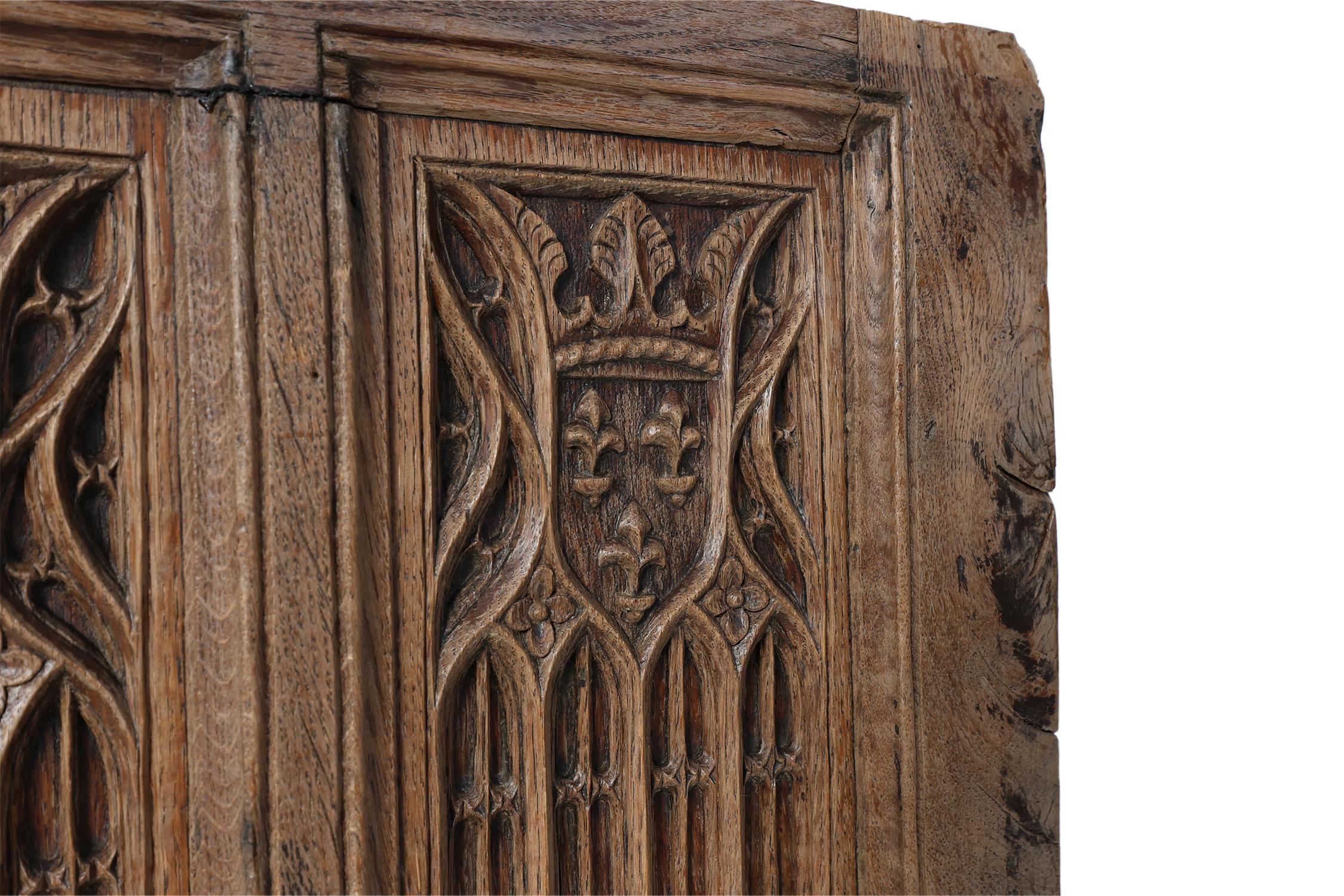 Neogotische flämische handgeschnitzte Tafel aus massiver Eiche, ca. 1850 (Handgeschnitzt) im Angebot