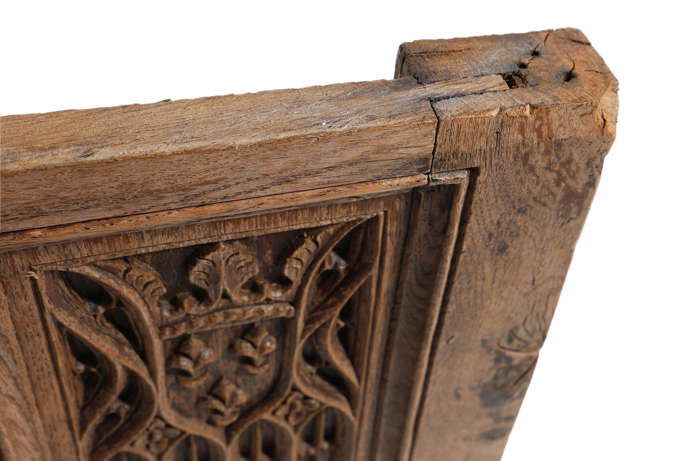 Neogotische flämische handgeschnitzte Tafel aus massiver Eiche, ca. 1850 im Angebot 1