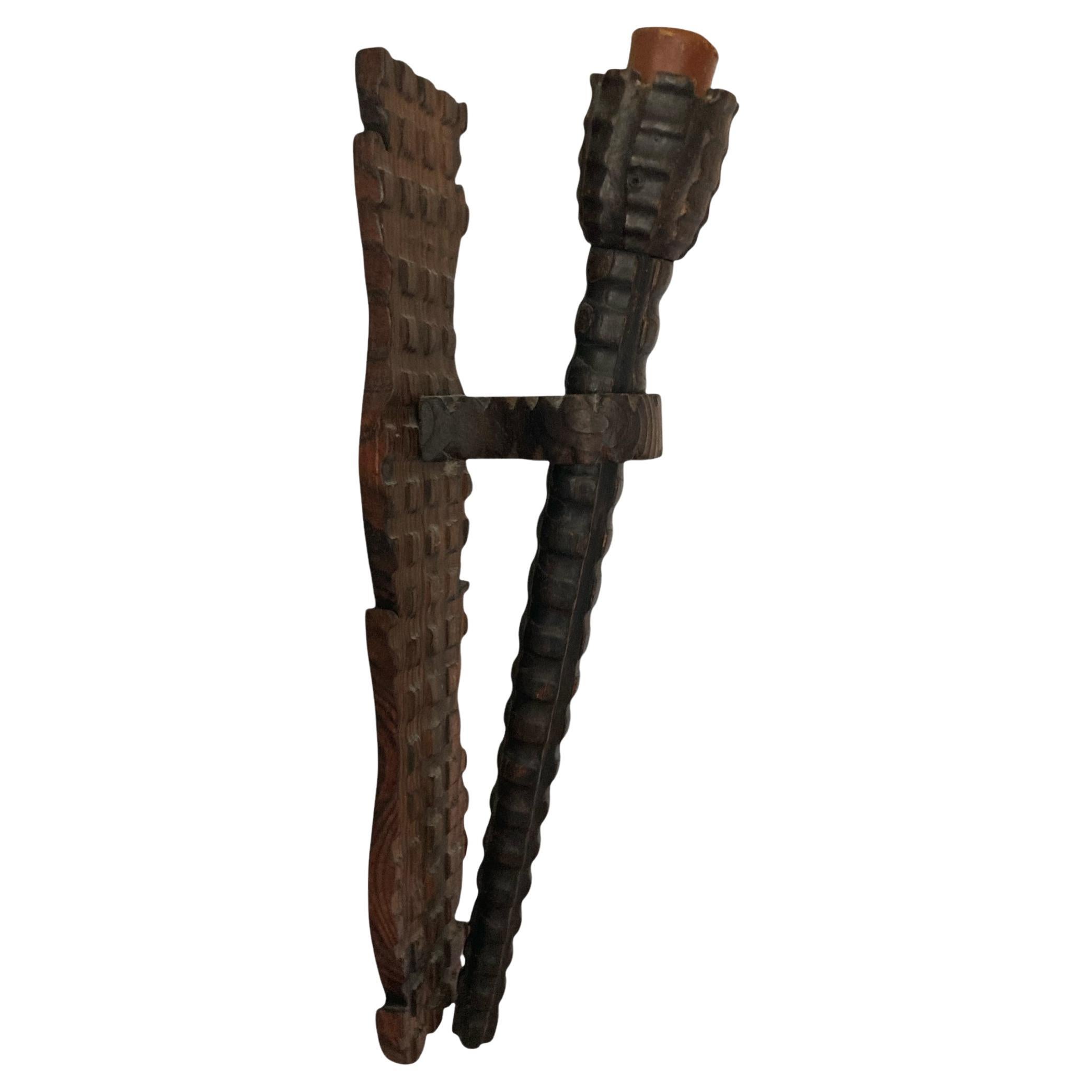 Porte-bougies ou torchère murale en bois sculpté de style médiéval néo-gothique en vente