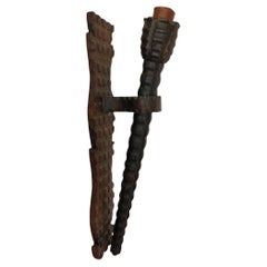 Portavelas o Antorcha de Pared de Madera Tallada de Estilo Neo Gótico Medieval