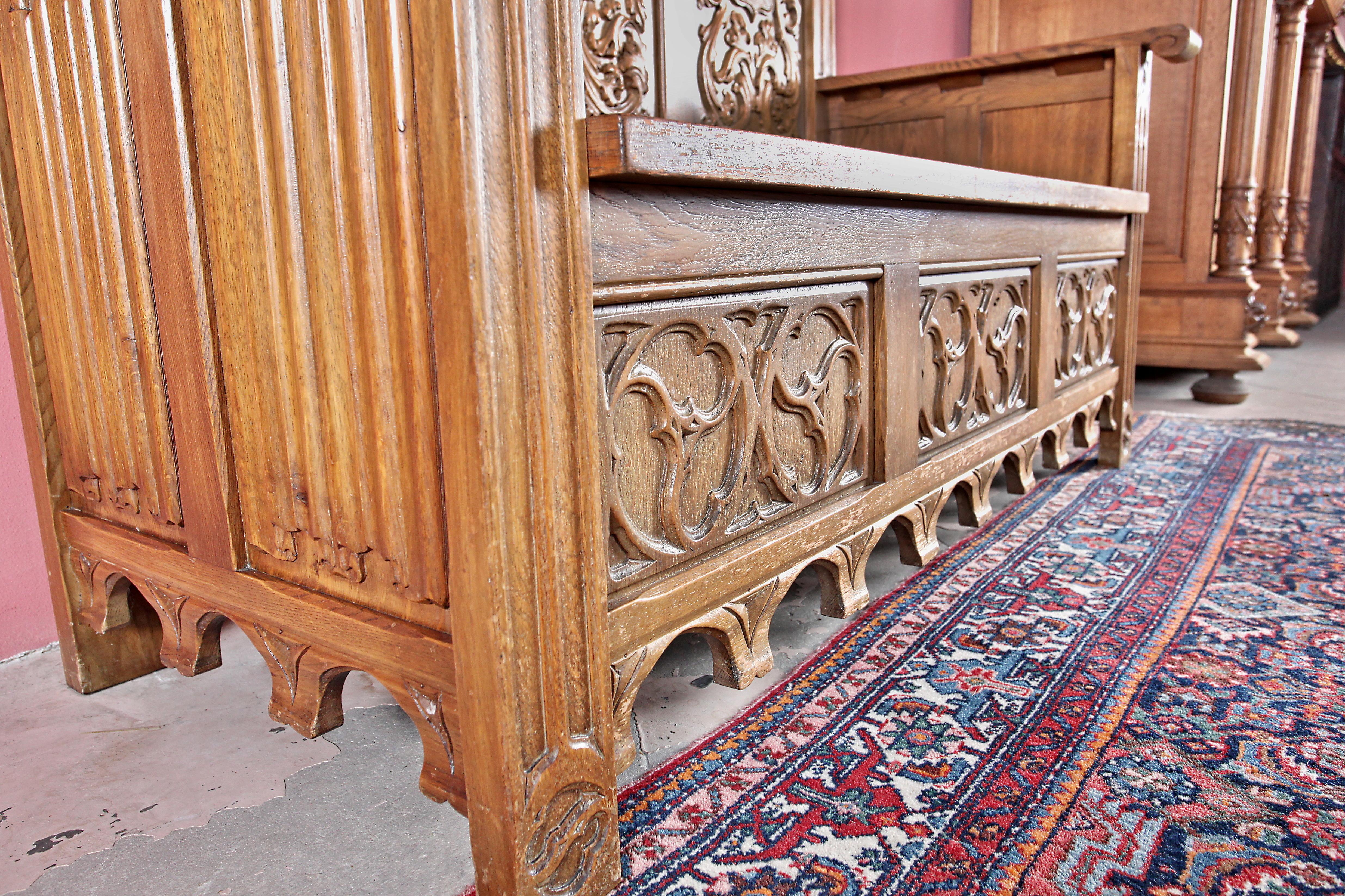 European Neo-Gothic oak bench with storage space For Sale