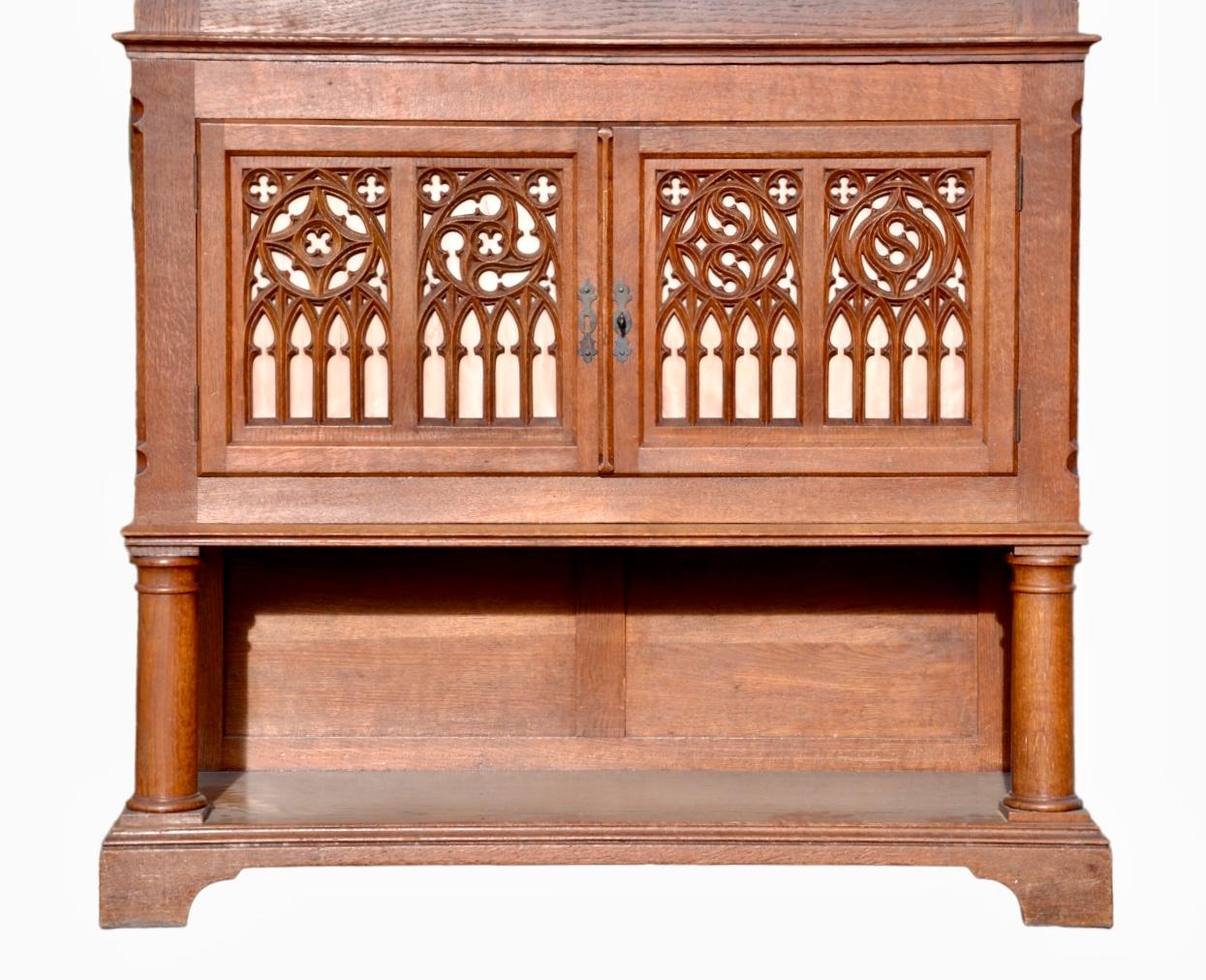 Gothic Revival Neo-gothic Oak Cabinet , XIXth century For Sale