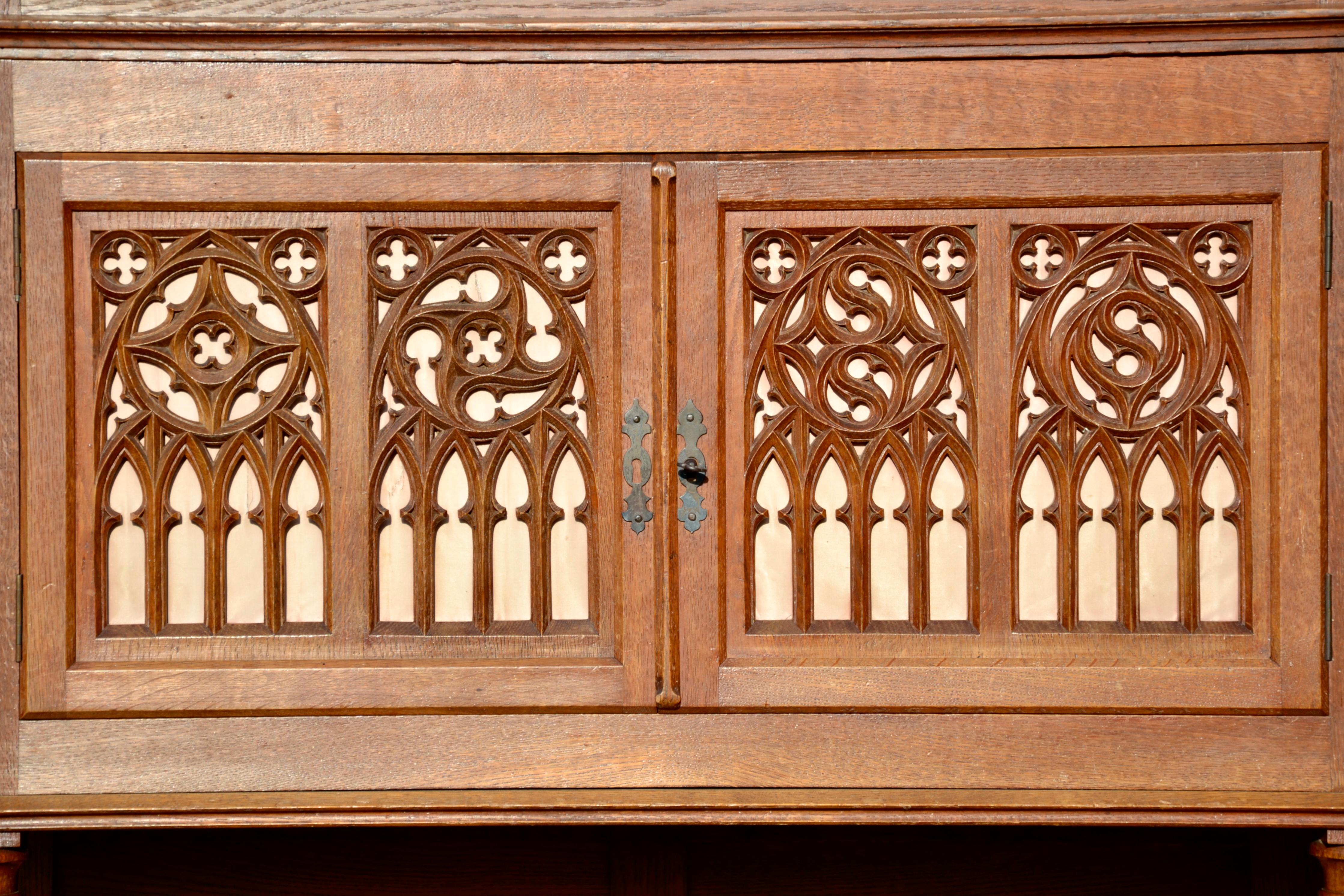 French Neo-gothic Oak Cabinet , XIXth century For Sale