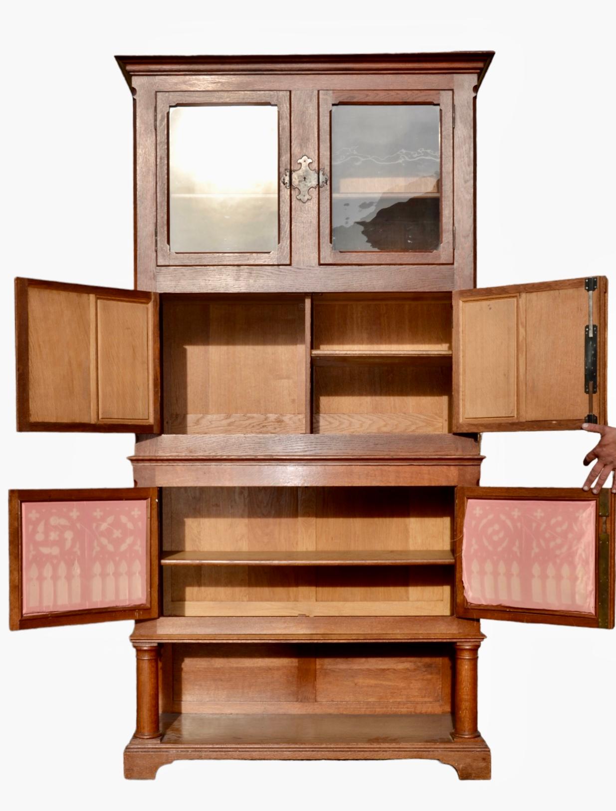 19th Century Neo-gothic Oak Cabinet , XIXth century For Sale