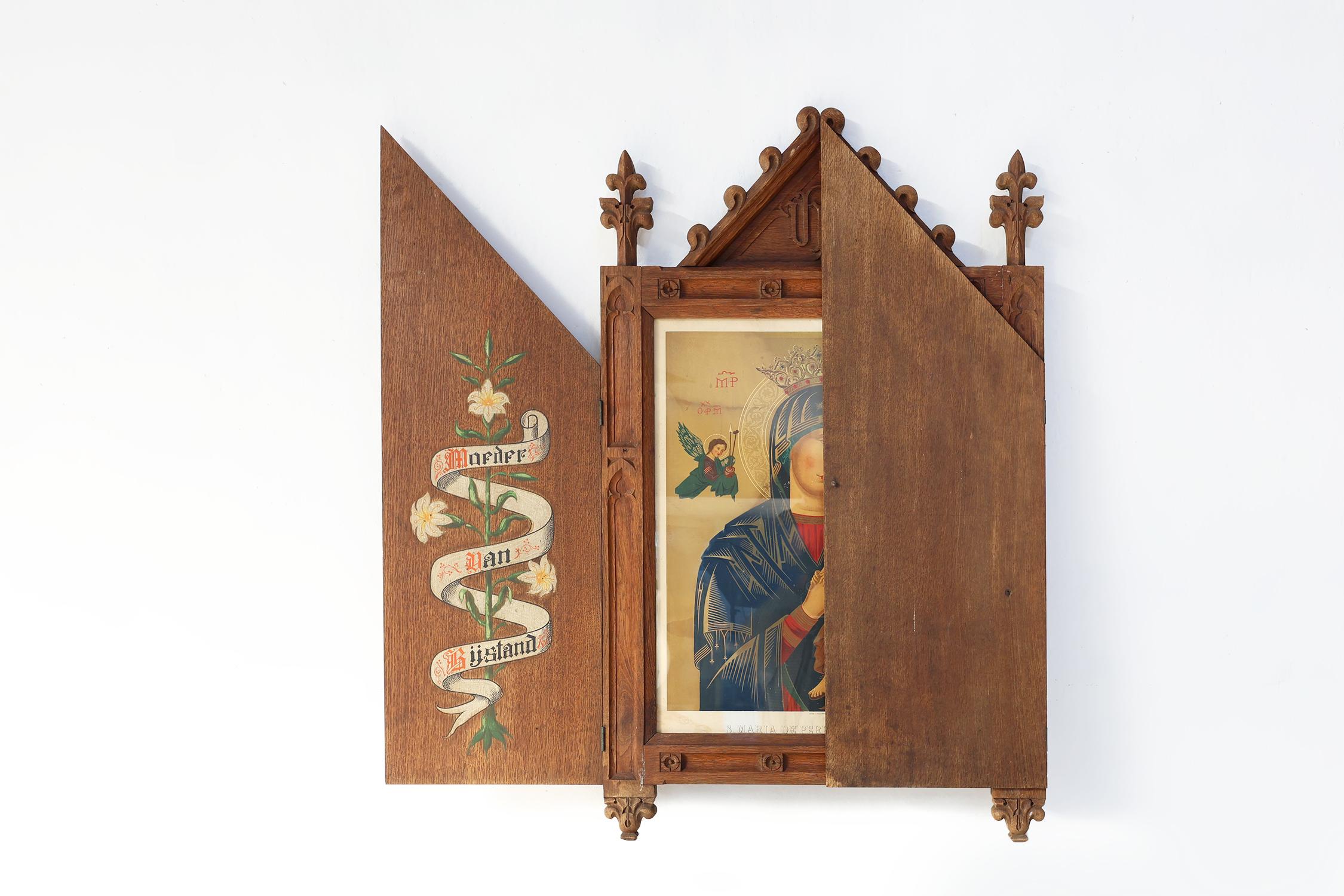 Belgique / 1890 / Triptyque religieux / bois, papier, verre / Néo-Gothique / Antique

très ancienne estampe iconique encadrée sous verre, patinée
Panneaux à main sur le côté de la chaussée

Fabuleuse estampe chromolithographique italienne de la fin
