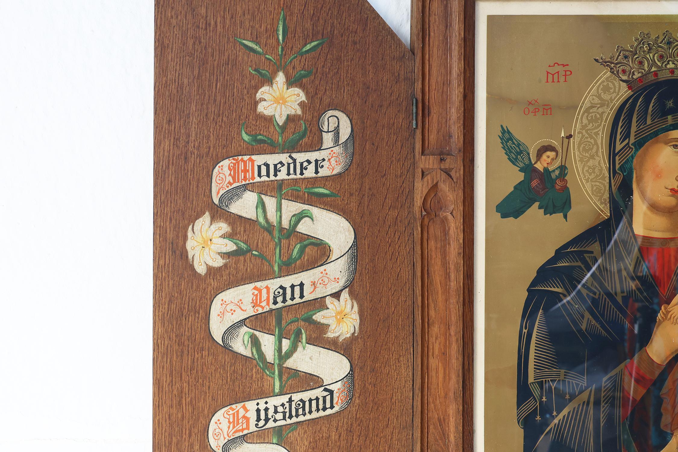 Triptyque religieux néo-gothique représentant Marie de l'aide perpétuelle Bon état - En vente à Meulebeke, BE