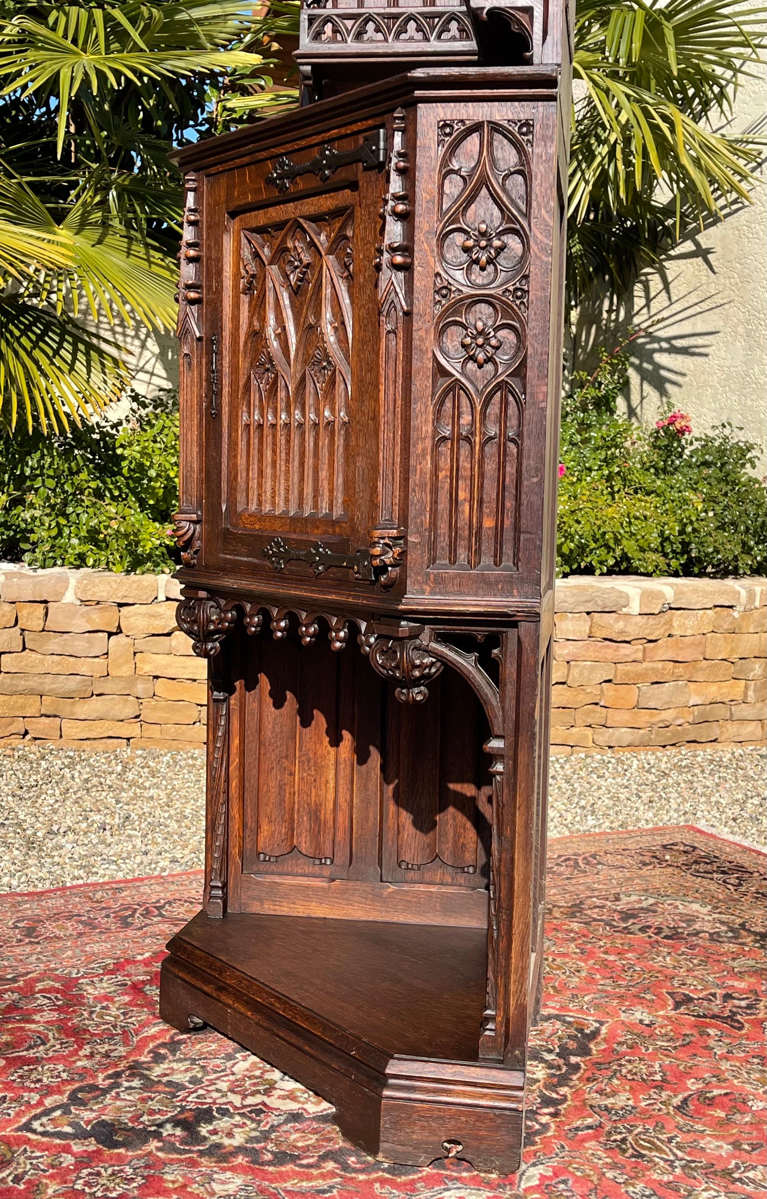 Neo-Gothic Style Carved Oak Corner, 19th Century 5