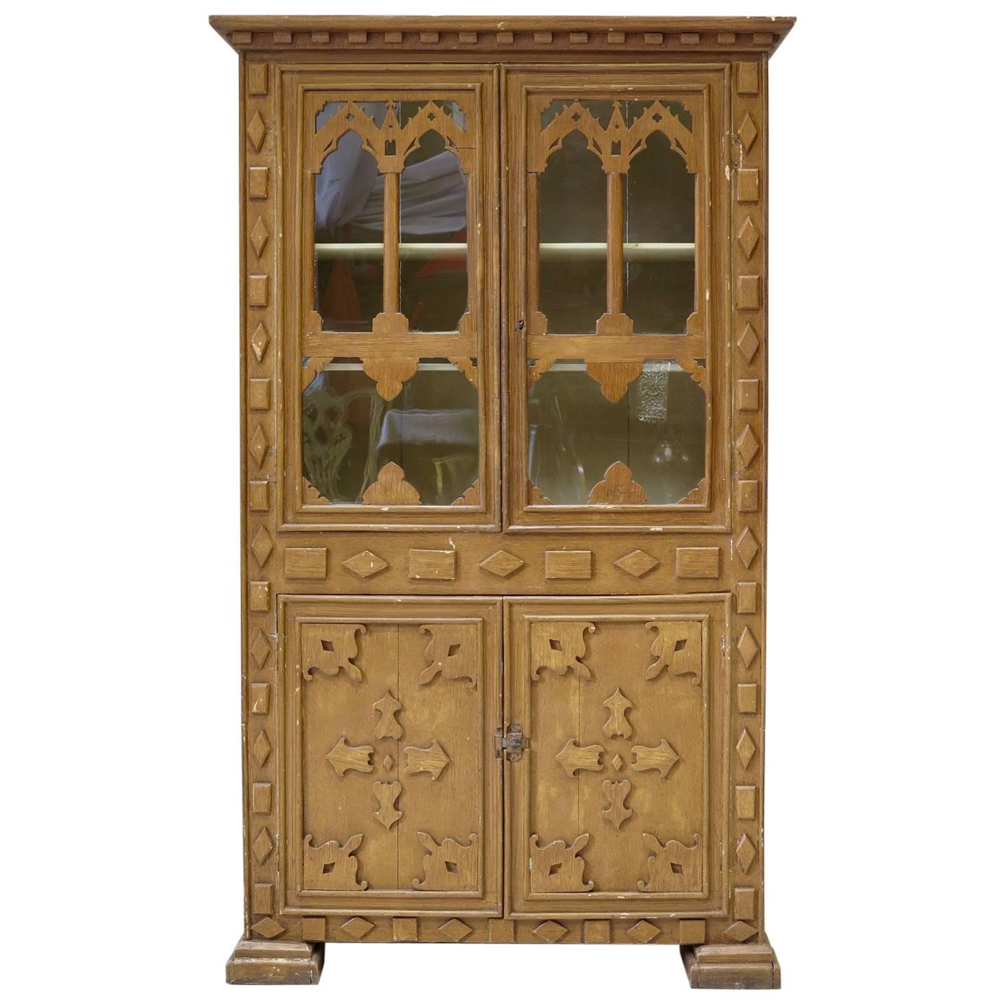 Neogotisches Schrank im neogotischen Stil mit Faux-Bois-Bemalung aus dem Jura, um 1900