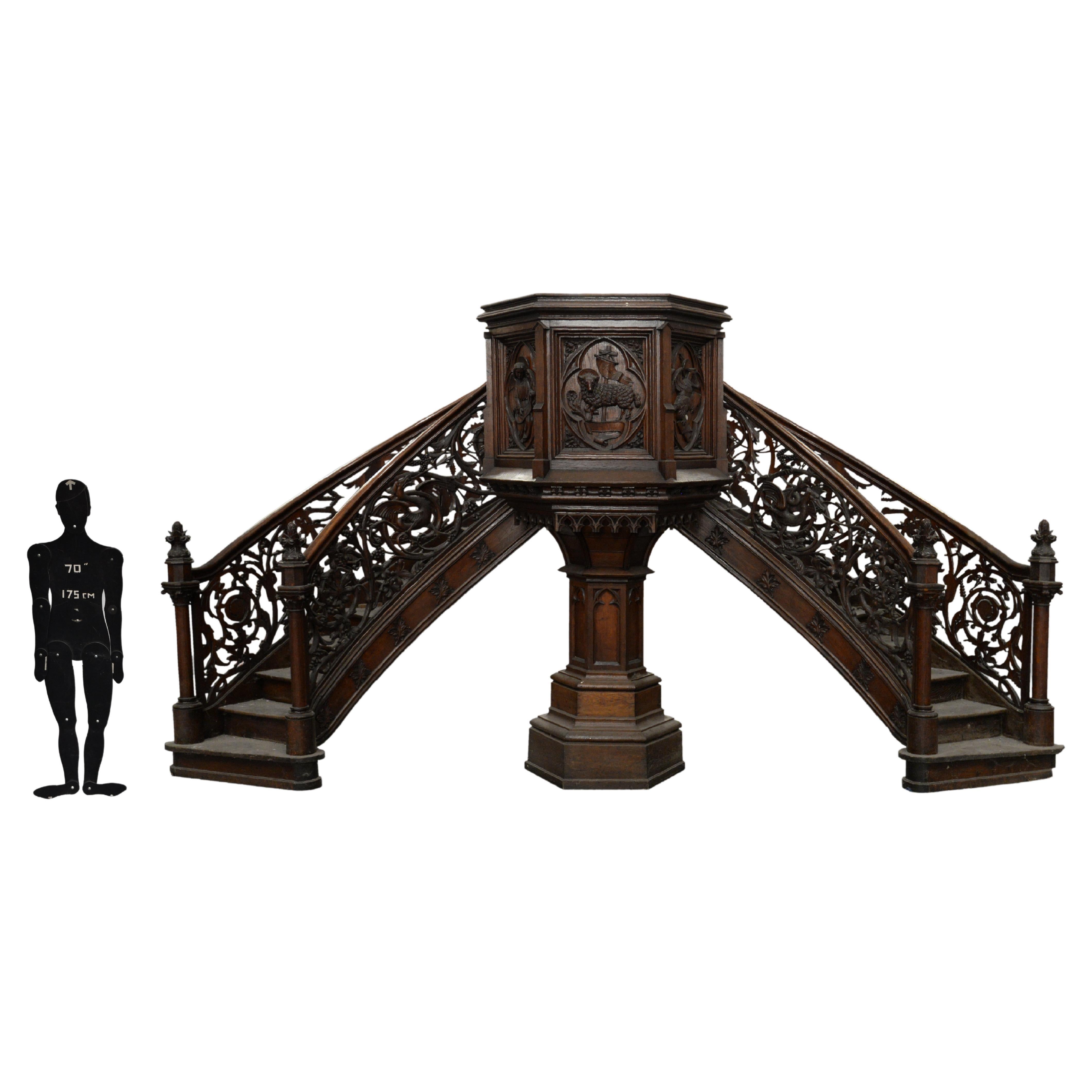 Neo-Gothic style preaching pulpit in oak For Sale