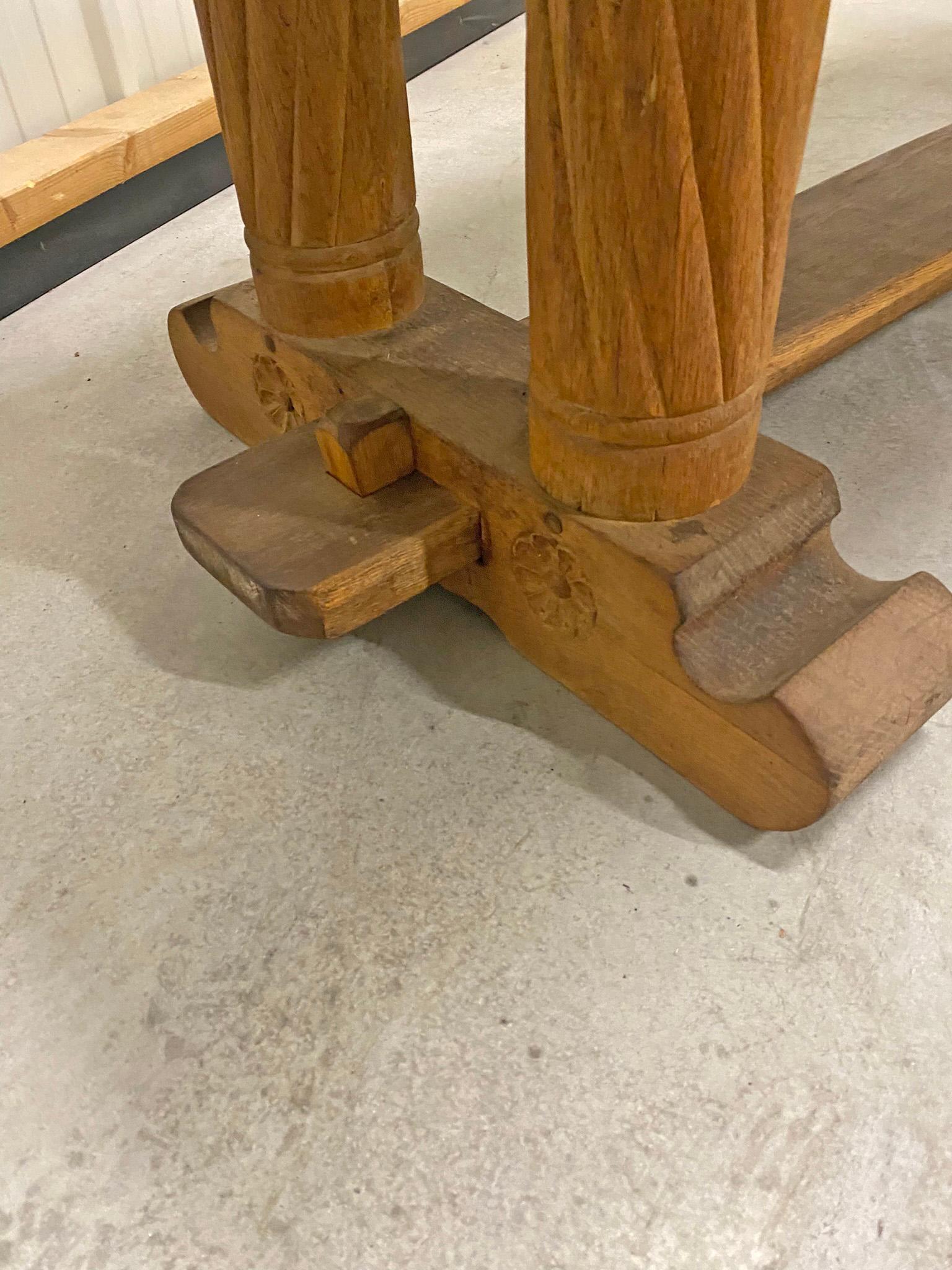 Neo gothic style table in solid oak.
assembled by keys.
disassembles completely, no screws, no glue.
the solid oak top is 6cm thick 