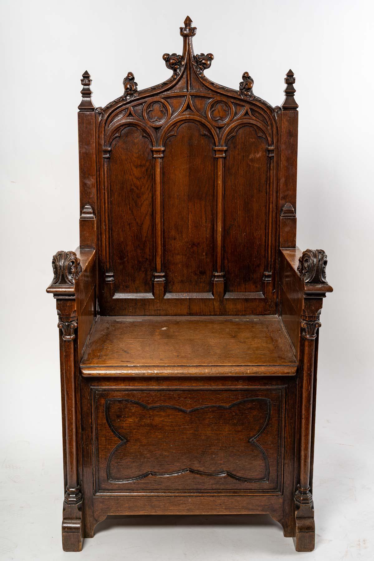Neo-Gothic walnut armchair, 19th century For Sale 4
