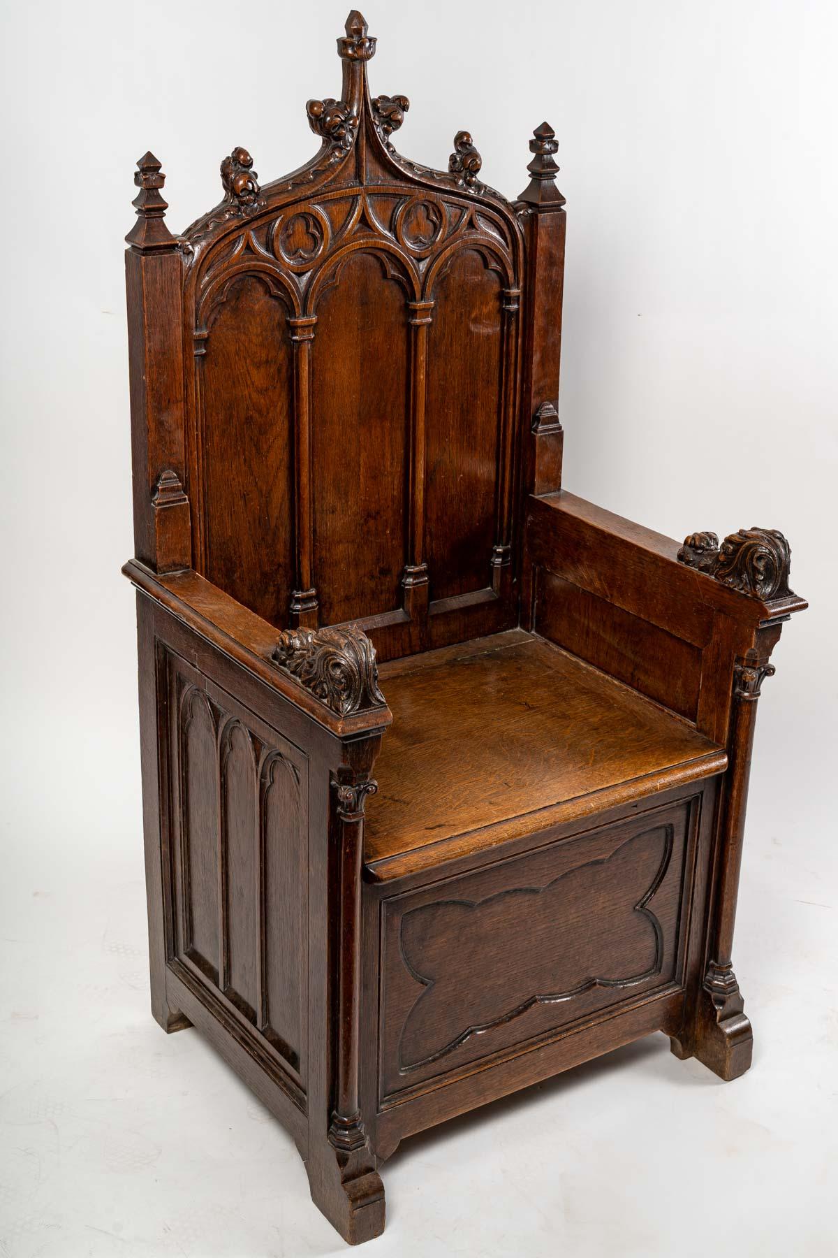 19th Century Neo-Gothic walnut armchair, 19th century For Sale