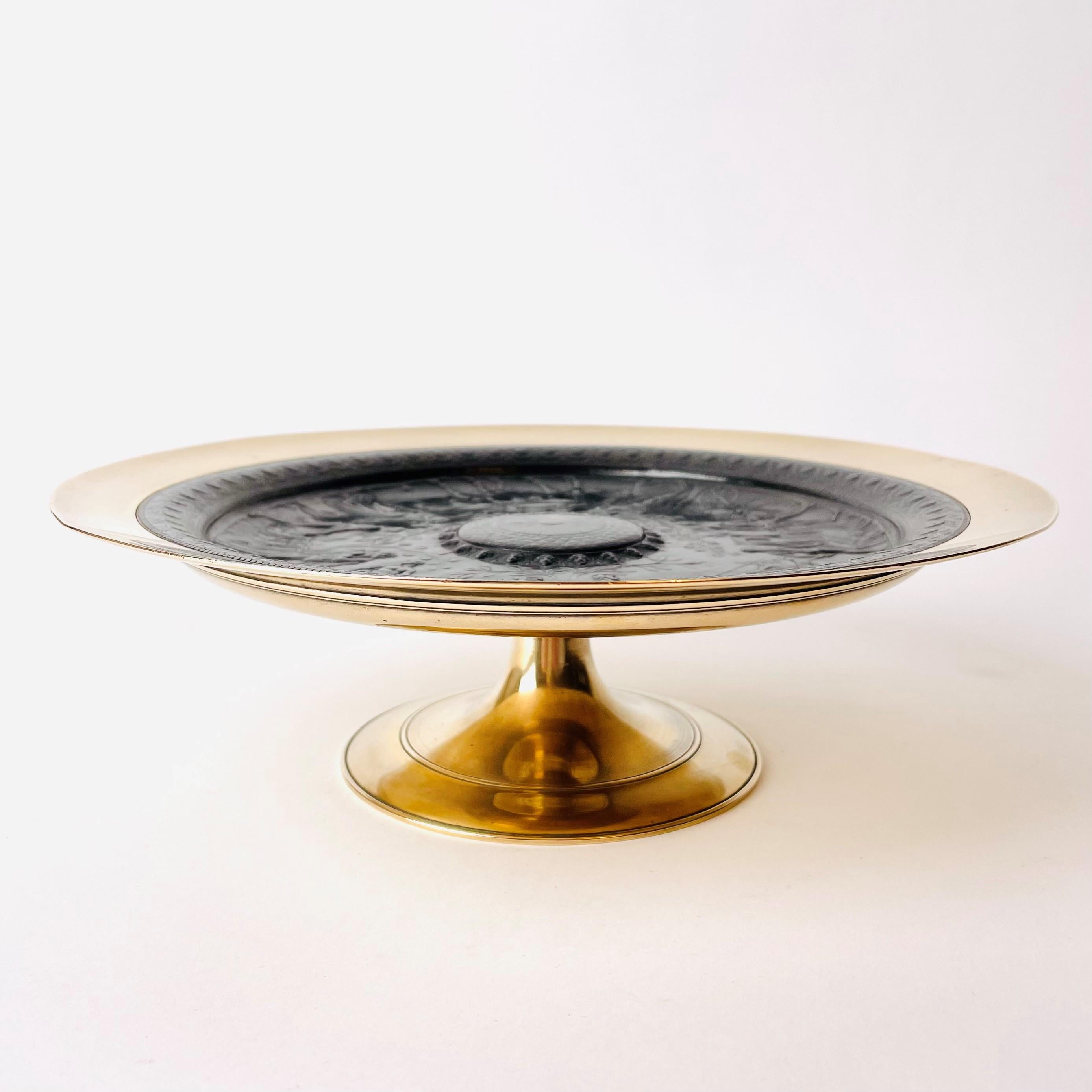 Neo-Grec Bronze and Patinated Bronze Tazza by F. Levillain, Cast by Barbedienne For Sale 2