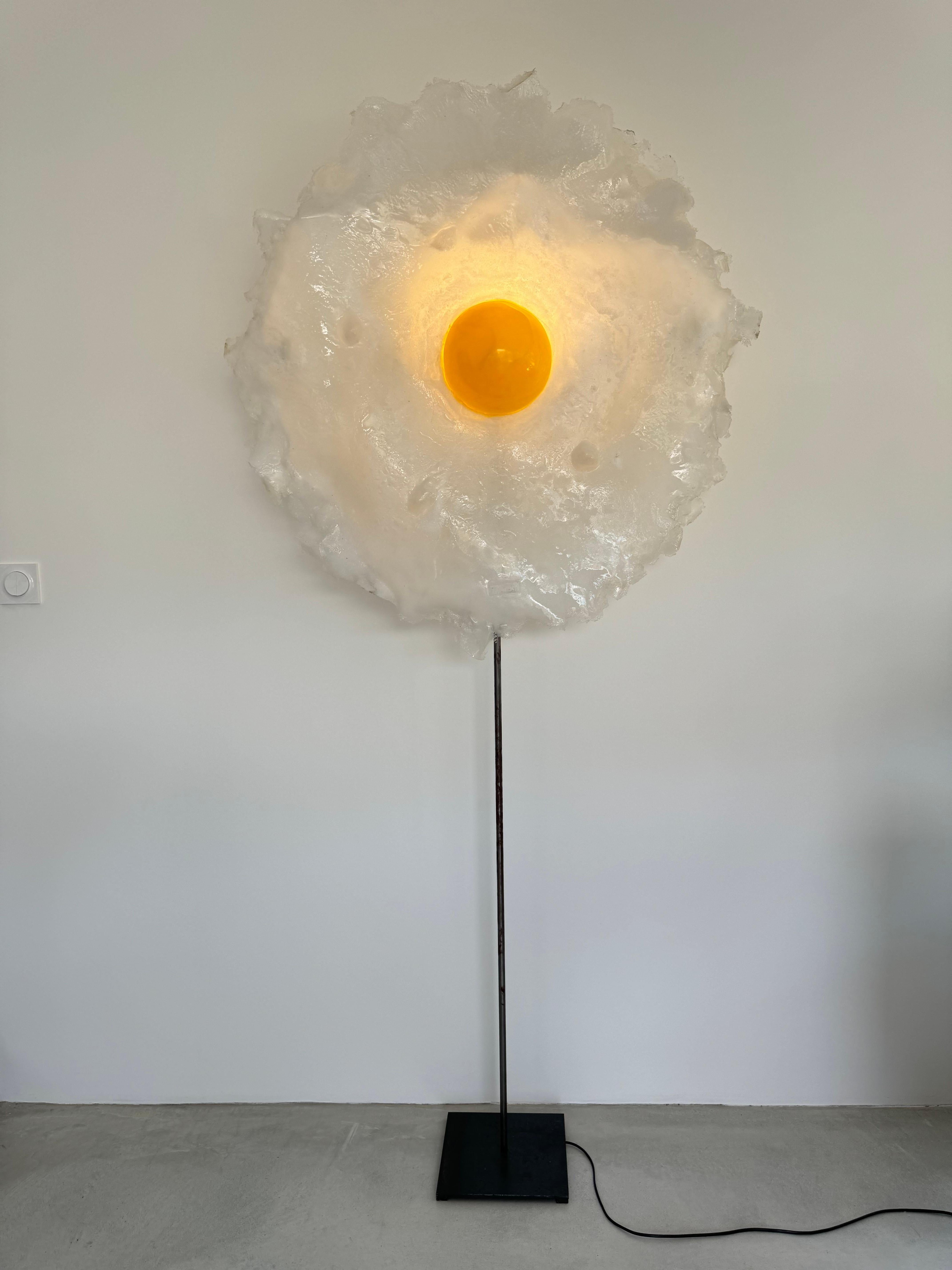 Brutalisme Sculpture lumineuse ou lampadaire Egg de l'artiste français Michel Froment, années 1990 en vente