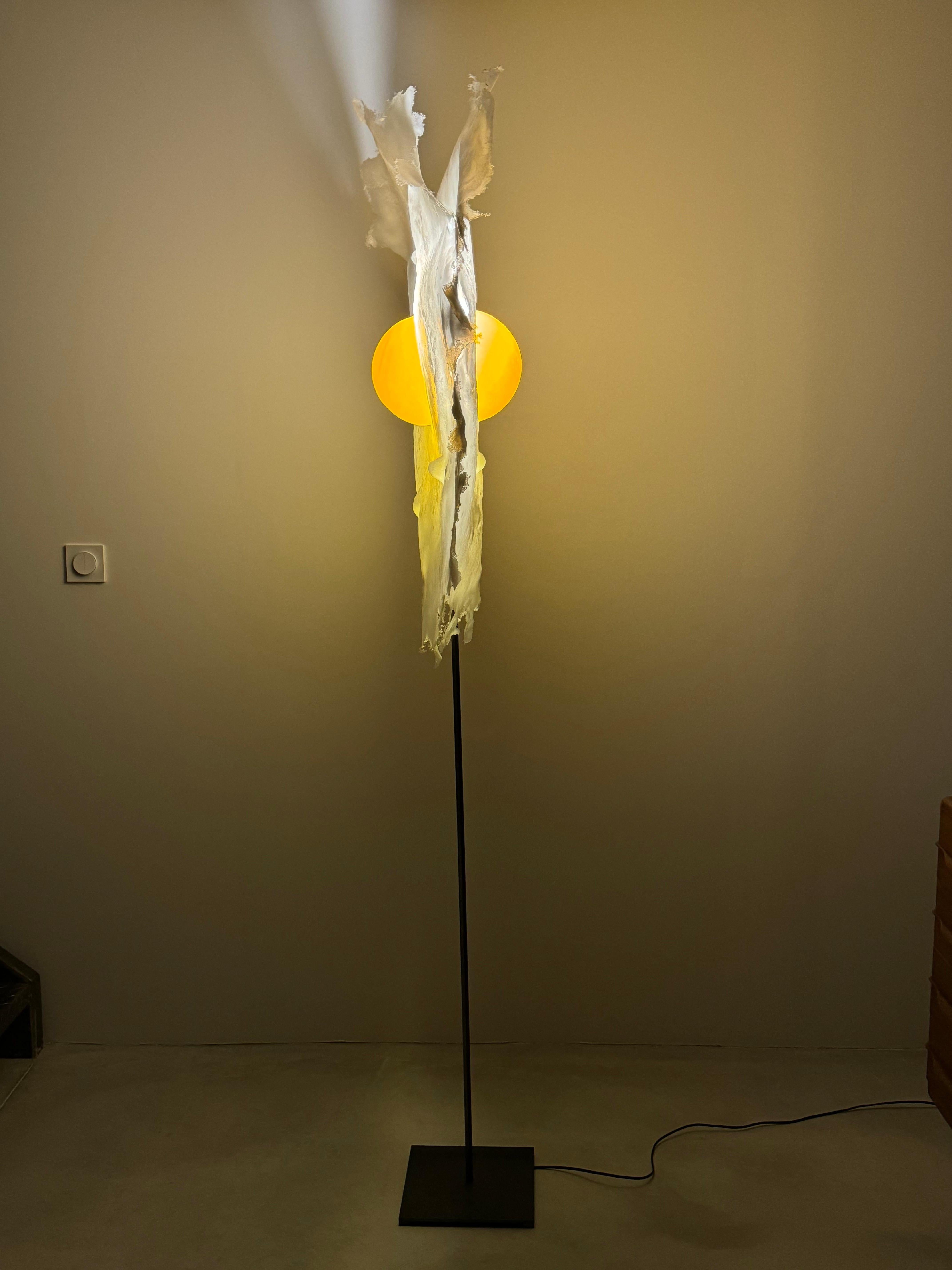 Métal Sculpture lumineuse ou lampadaire Egg de l'artiste français Michel Froment, années 1990 en vente