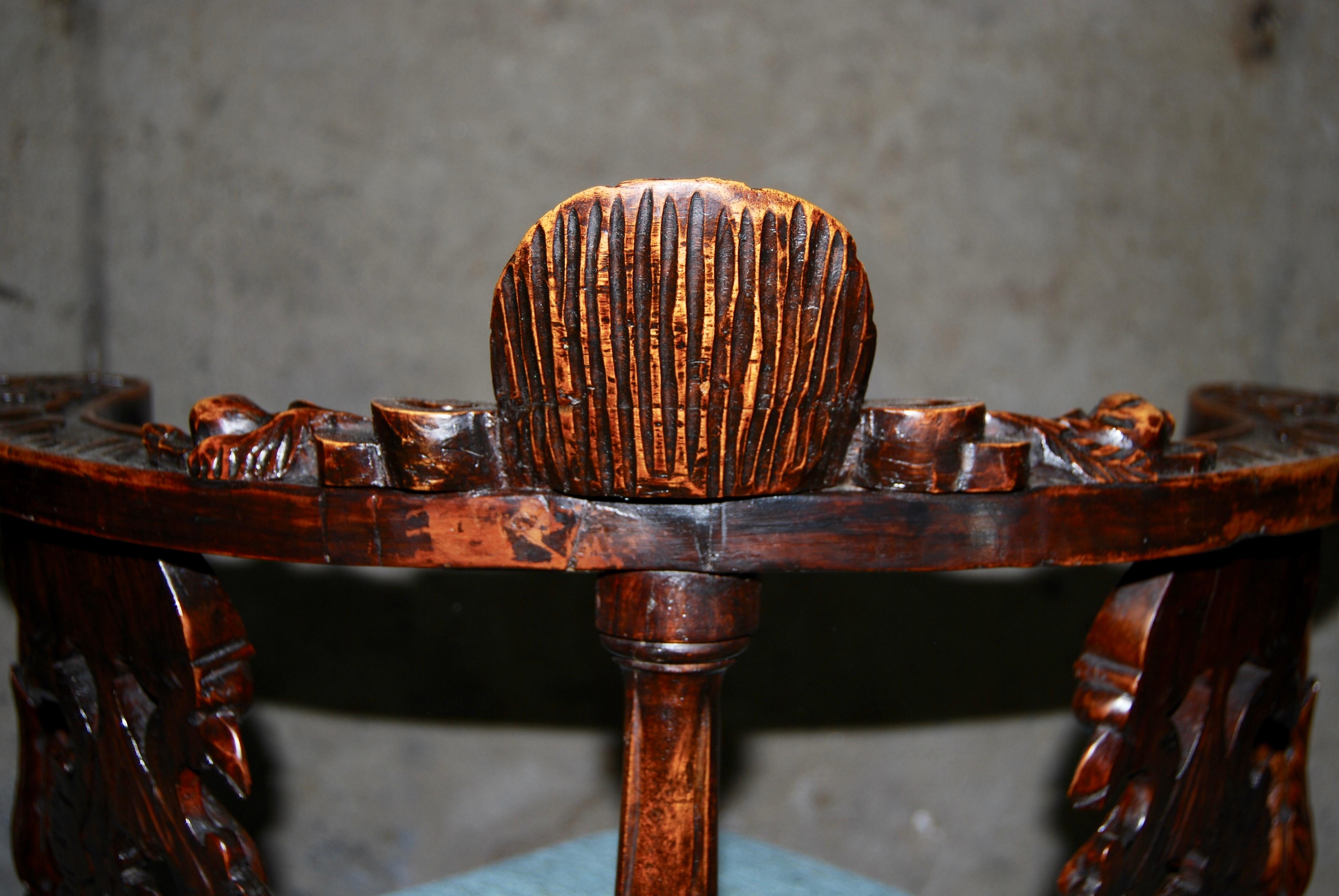 Neo-Renaissance Armchair in Carved Walnut 5