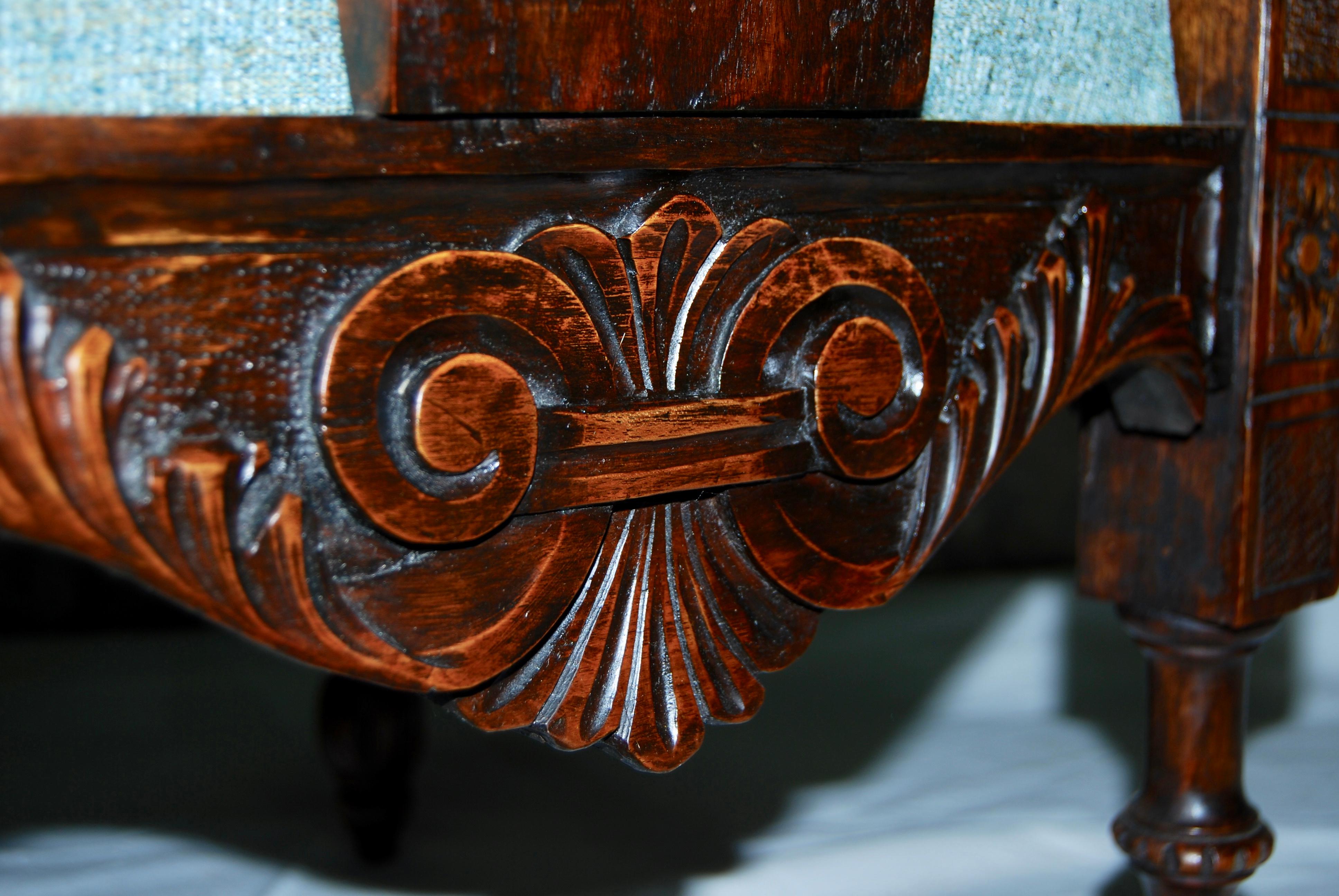 Neo-Renaissance Armchair in Carved Walnut 7