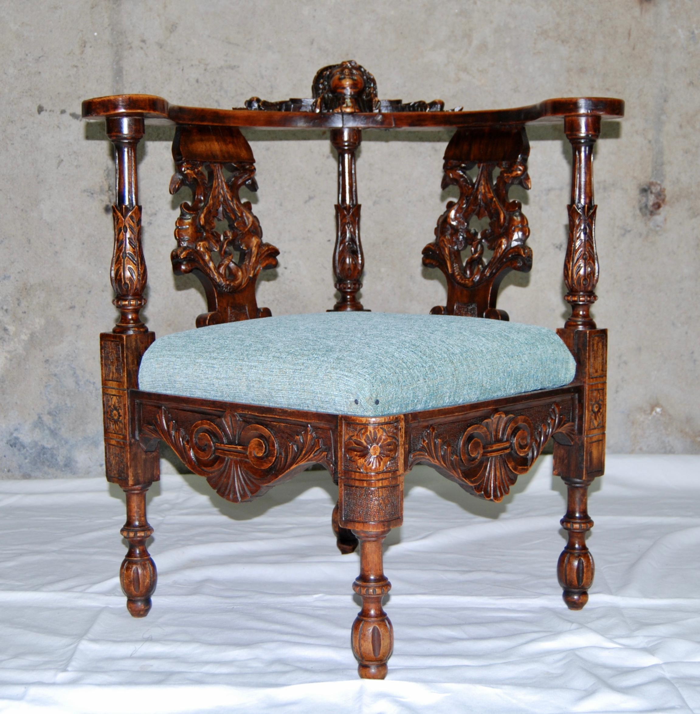 A rare & beautiful neo-renaissance armchair in hand-carved walnut.
Dating back to the 1850s, this magnificent armchair is richly decorated with flowers, leaves, shells, griffins and chimeras which are enhanced by the rich patina that has developed