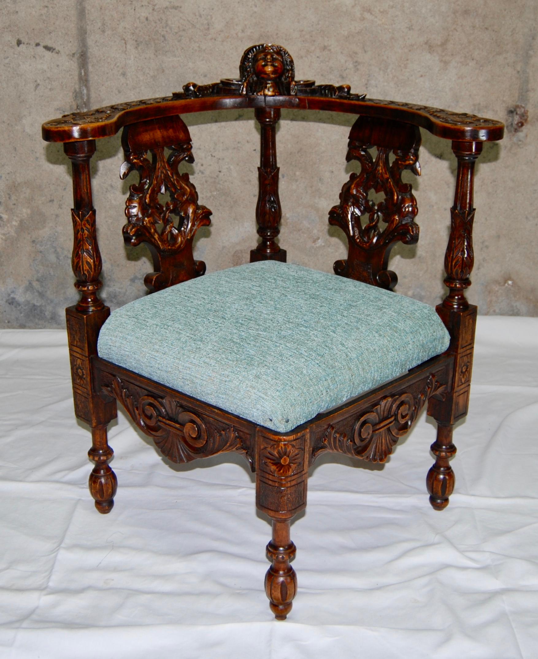 Renaissance Revival Neo-Renaissance Armchair in Carved Walnut